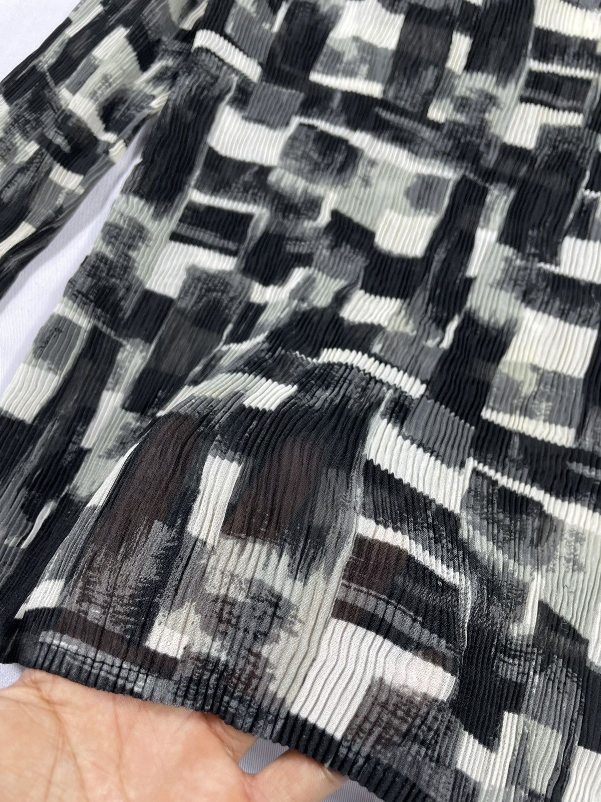 Issey Miyake × Japanese Brand × Yohji Yamamoto Undefined pleats abstrak long sleeve Style issey miyake Size US S / EU 44-46 / 1 - 3 Thumbnail