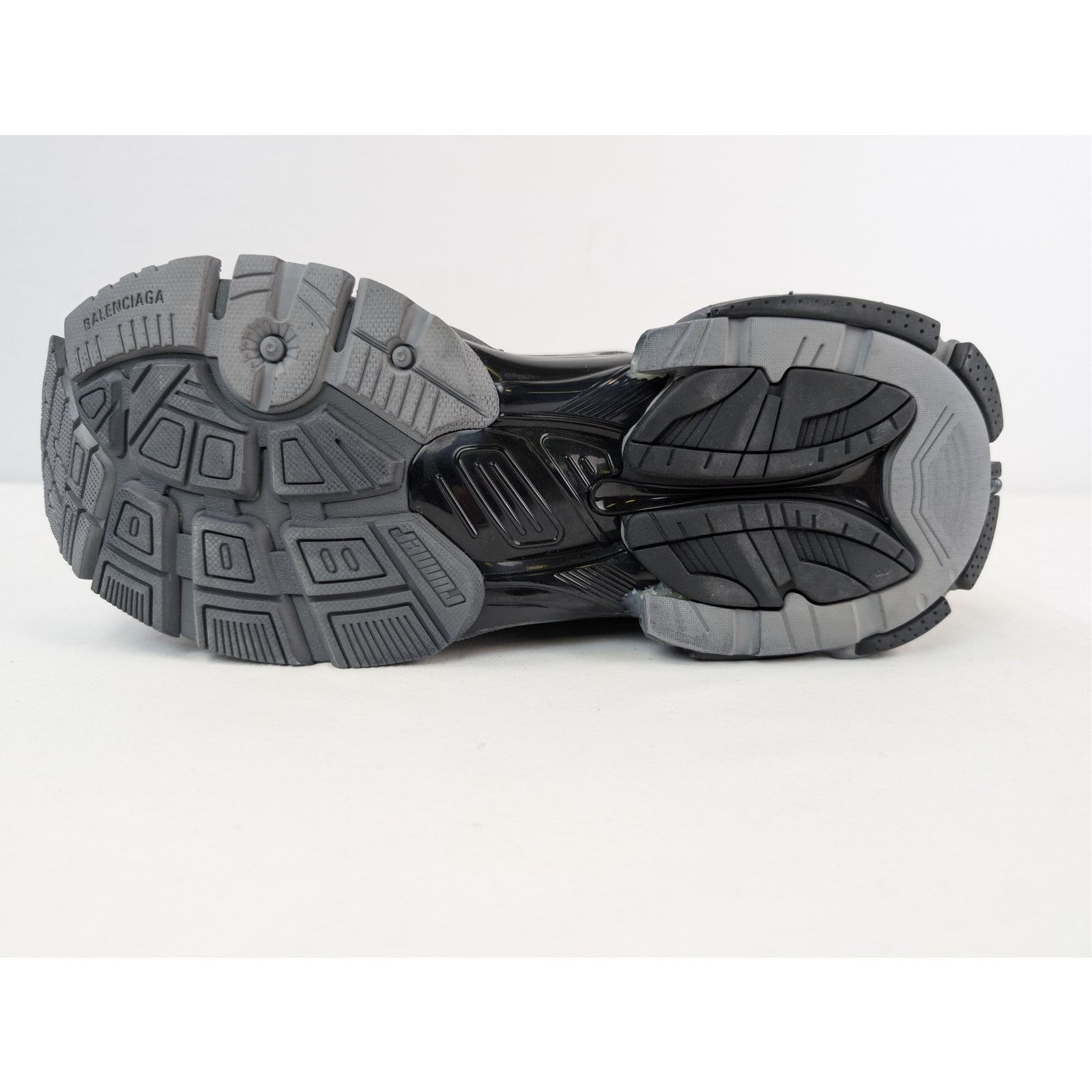 Balenciaga o1rshd1 Mesh and Rubber Runner Sneaker in Dark Grey / Black Size US 12 / EU 45 - 13 Thumbnail