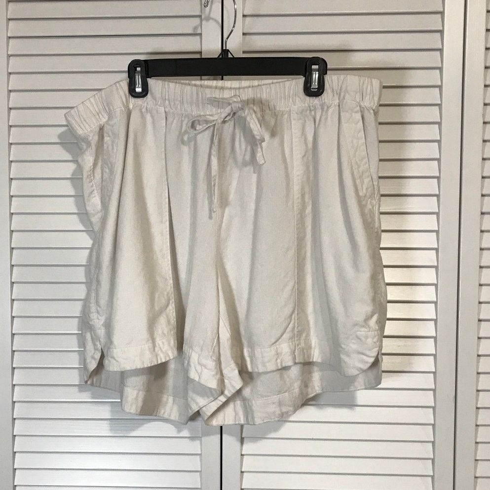 Other Universal Thread White Linen-Blend Relaxed Fit Shorts 1X Size 39" - 1 Thumbnail
