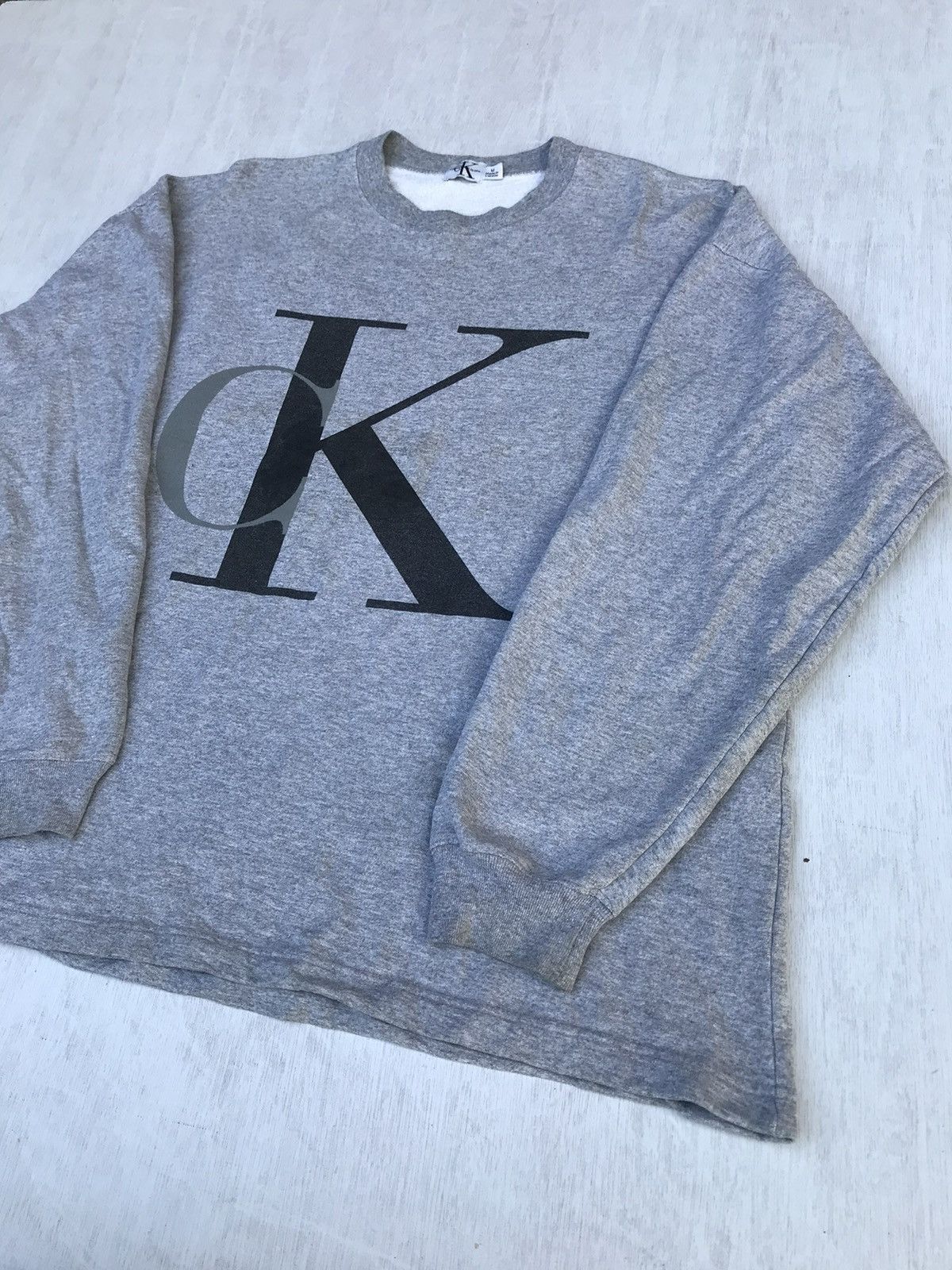 Calvin Klein × Designer × Vintage Vintage Calvin Klein Big Logo Sweatshirt Size US M / EU 48-50 / 2 - 2 Thumbnail