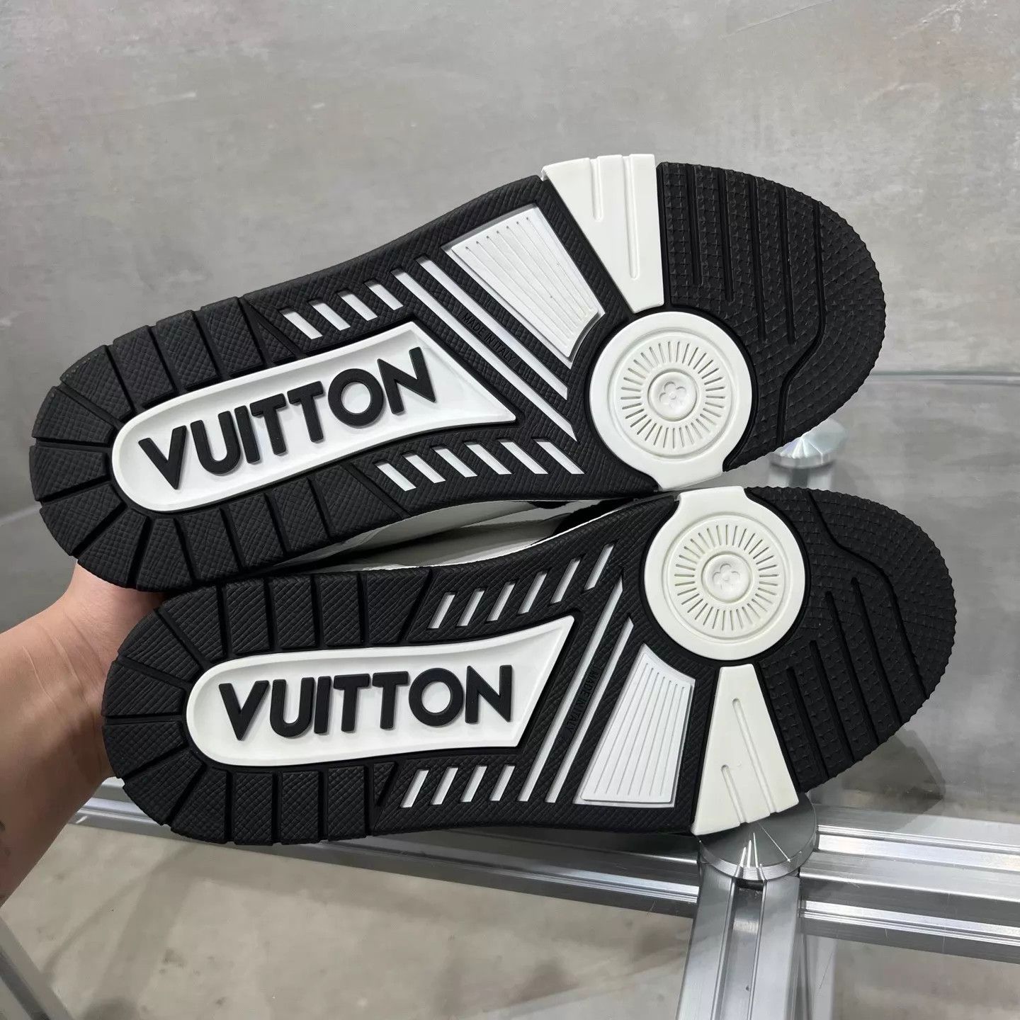Louis Vuitton LV Trainer BW Velcro UK3.5/37.5 New Box Tried On Size US 7 / IT 37 - 7 Thumbnail