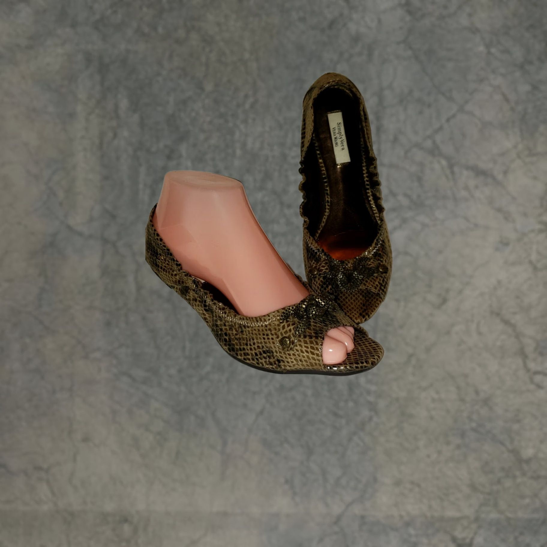 Vera Wang Vera Wang Flats Womens US 7.5 Clove Taupe Open Toe Dark Chain Accent Snakeskin Pattern Slip On Flat M Size US 8 / IT 38 - 1 Thumbnail
