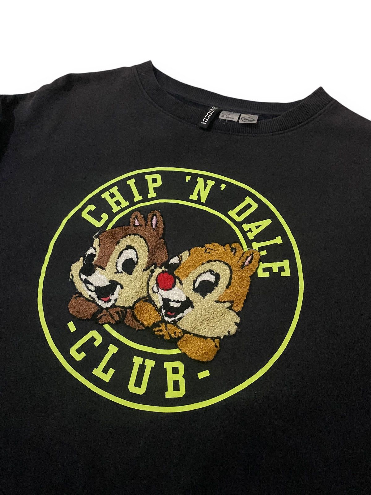 Disney × Divided × H&M H&M X DISNEY CHIP N DALE CLUB FLEECE CROP SWEATSHIRT Size US L / EU 52-54 / 3 - 3 Thumbnail
