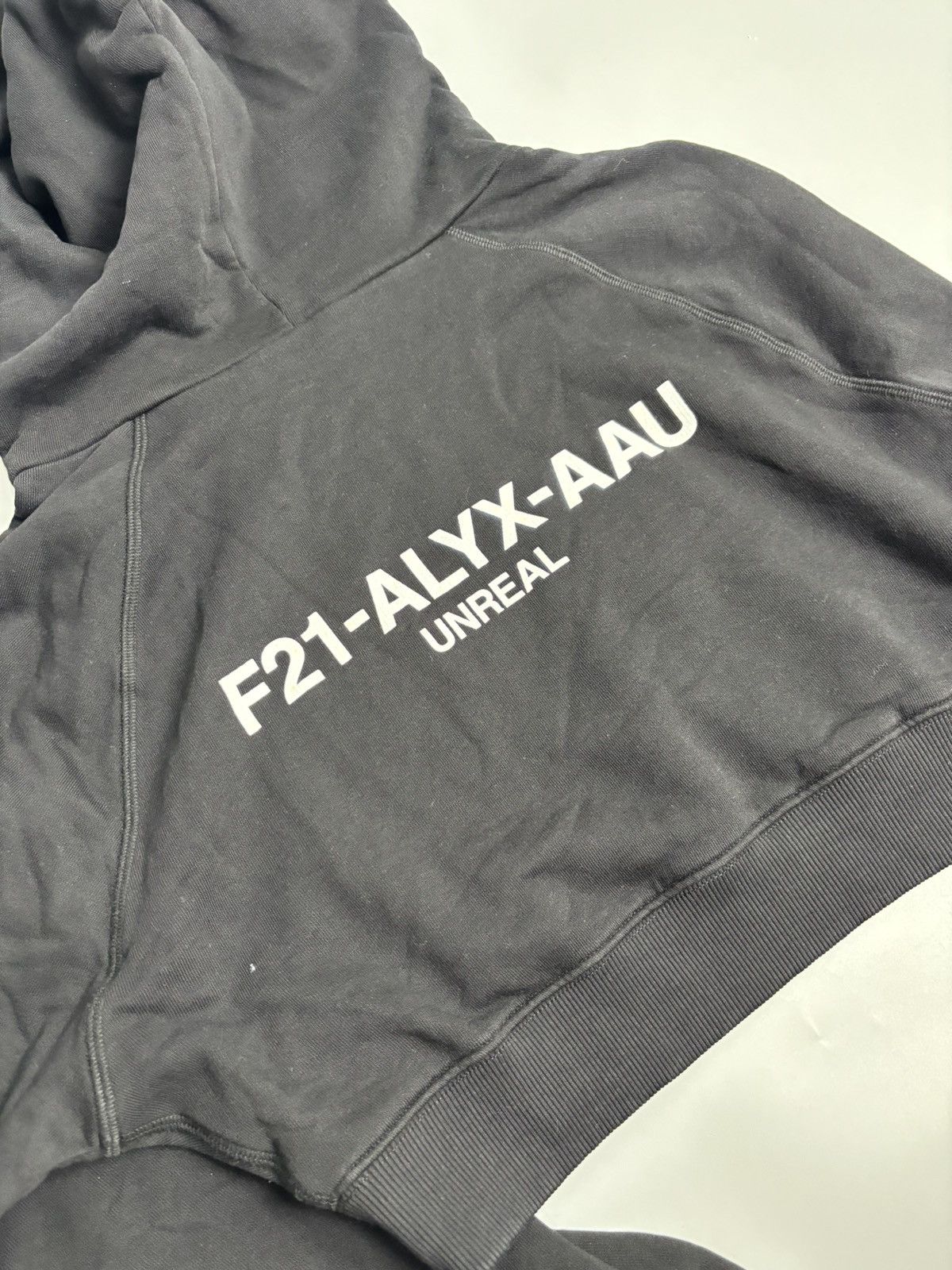 1017 ALYX 9SM 1017 ALYX 9SM Collection Logo Cropped Sweatshirt 'Black' Size XS / US 0-2 / IT 36-38 - 5 Thumbnail