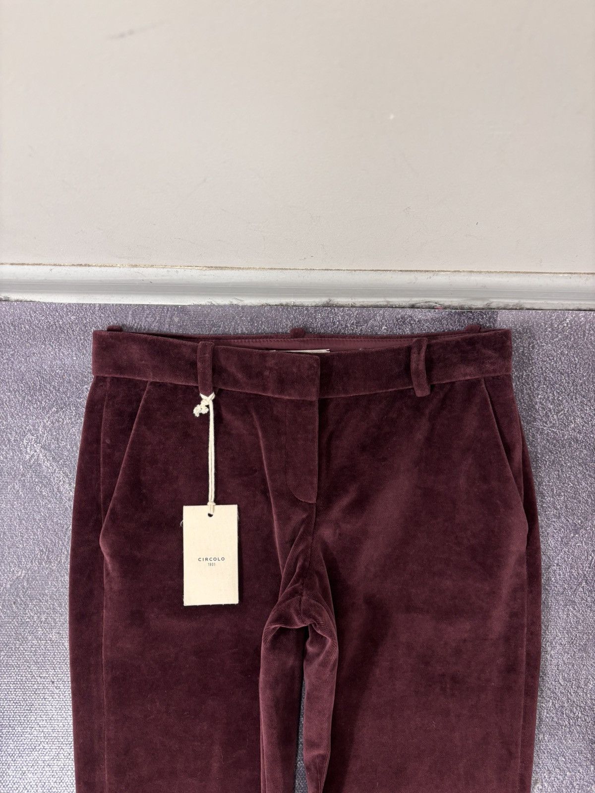 Circolo 1901 Circolo 1901 Women’s NWT Dark Burgundy Velour Chino Pants Size 27" / US 4 / IT 40 - 5 Thumbnail