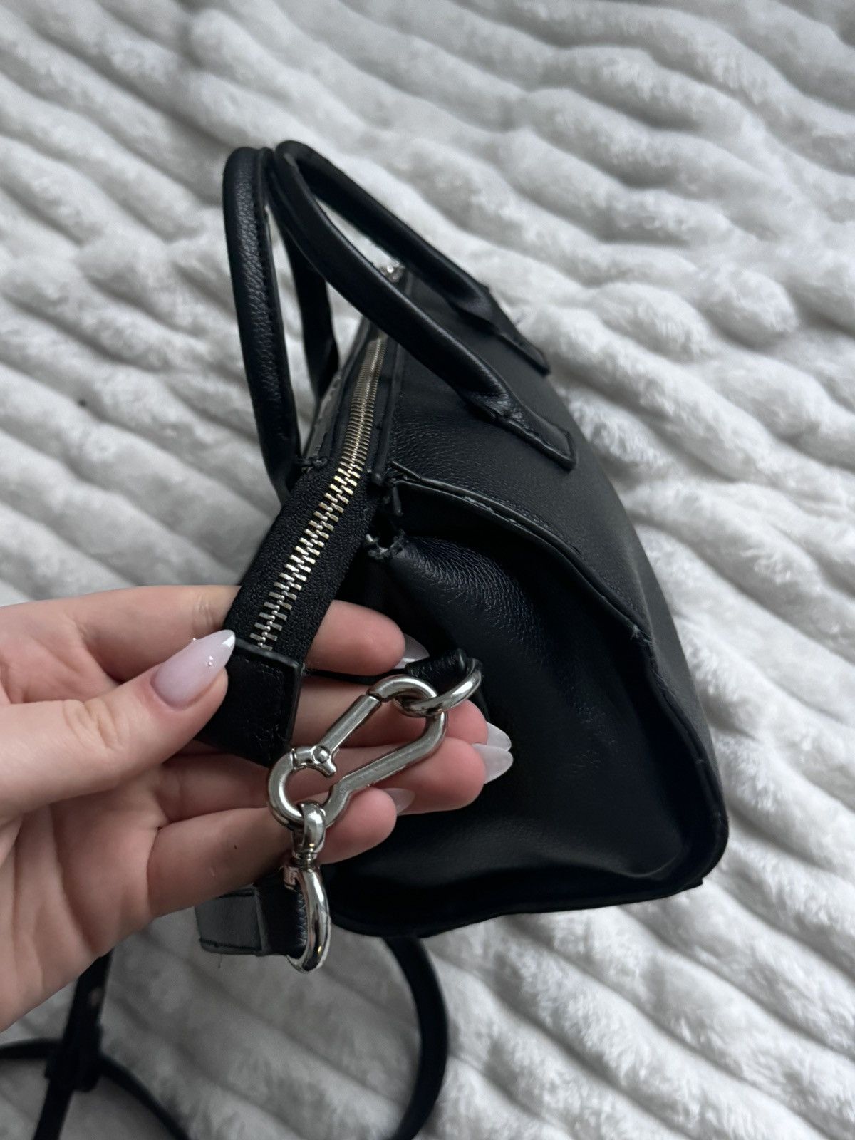 Juicy Couture Juicy Couture Black Faux Leather Barrel Bag Silver Studded Size ONE SIZE - 9 Thumbnail