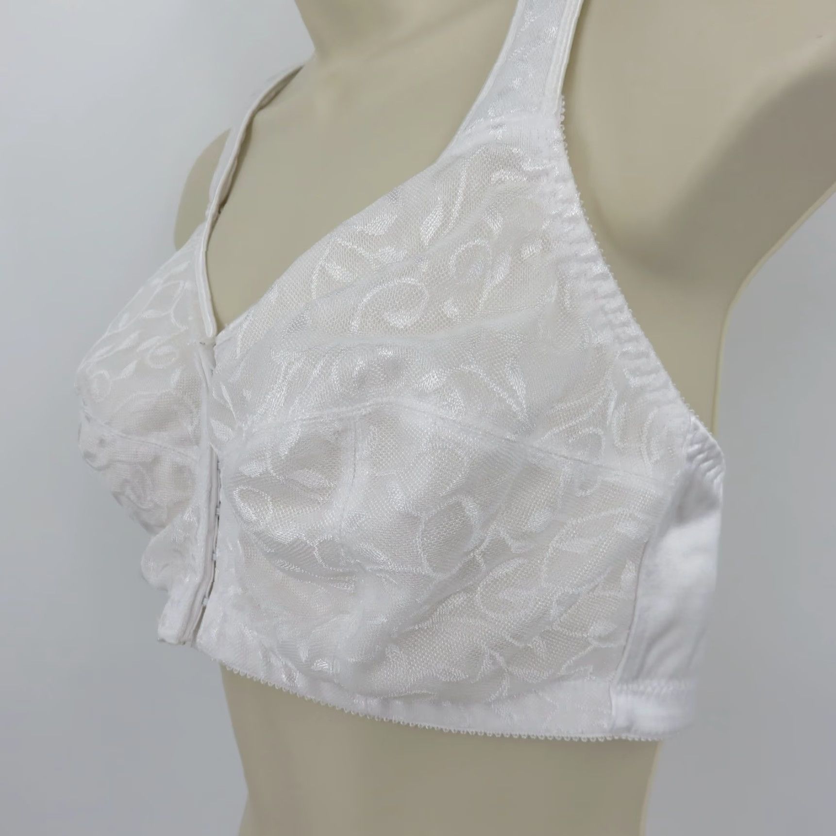 Hanes Hanes Just My Size Bra 42C White Leaf Front Closure Wireless Unlined JMS 19585 T-Shirt Bra Women Plus Size Size ONE SIZE - 5 Thumbnail