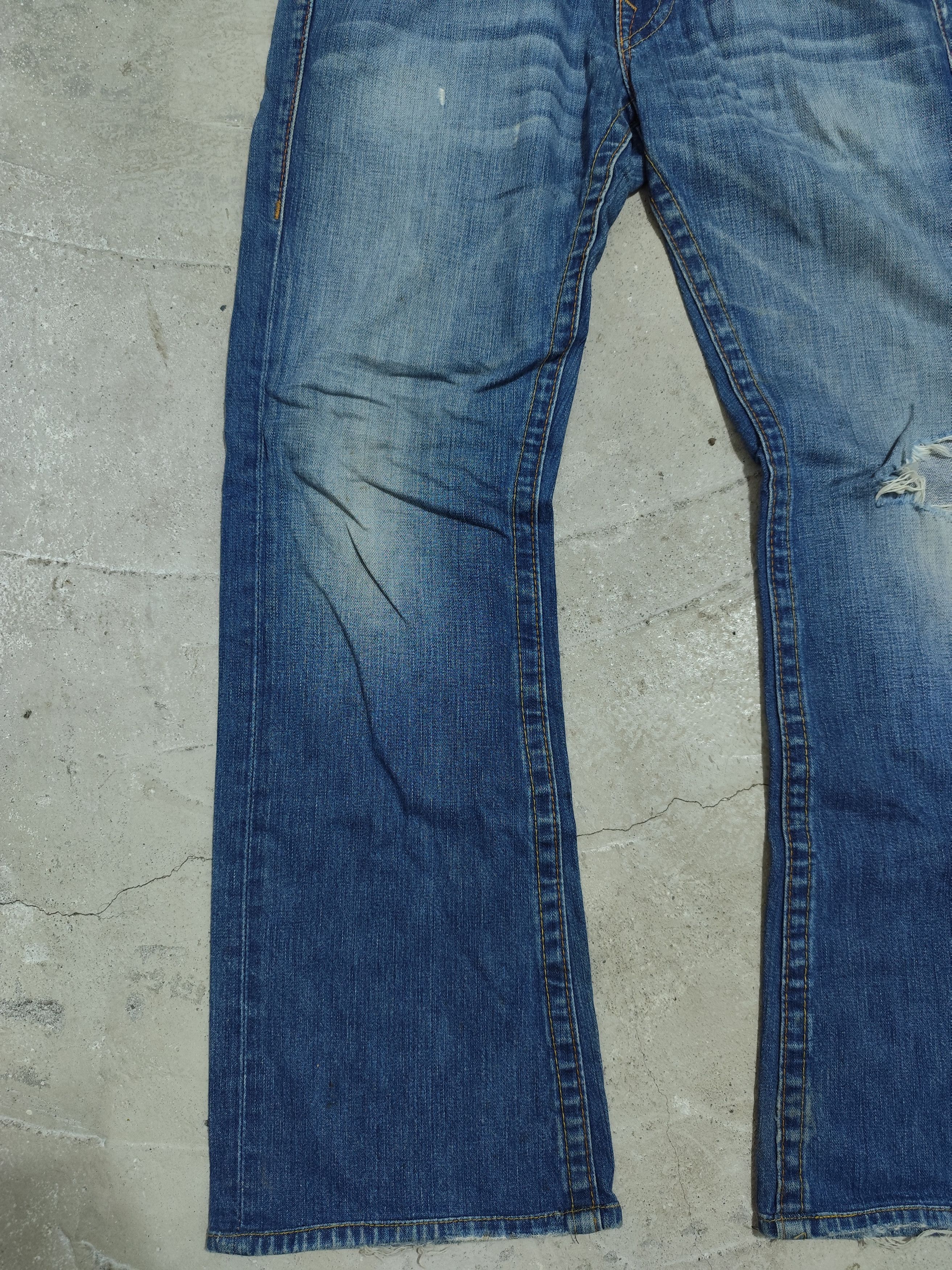 True Religion True Religion Distress Flared Pants Size US 34 / EU 50 - 2 Thumbnail