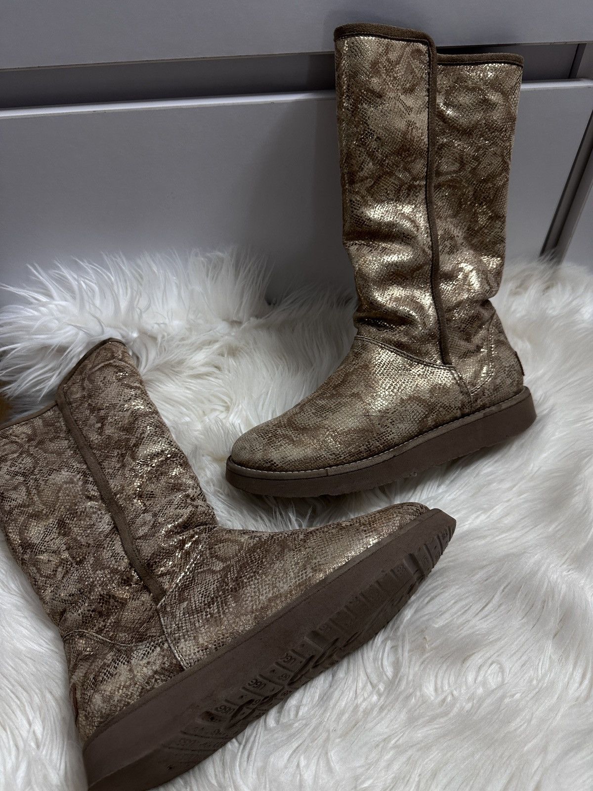 Ugg UGG Y2K Classic Tall Fancy 5998 Chestnut Gold Logo 38 Size US 7 / IT 37 - 2 Thumbnail
