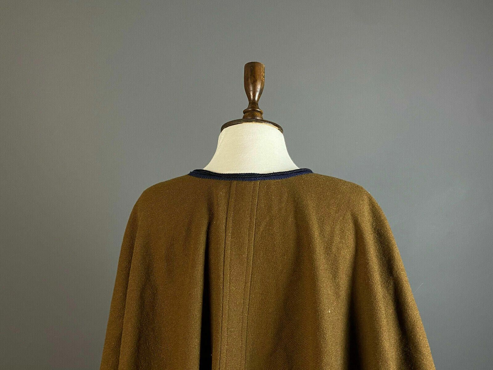 Givenchy Ladies Givenchy Nouvelle Boutique Brown Open Poncho Cape Size M / US 6-8 / IT 42-44 - 7 Thumbnail