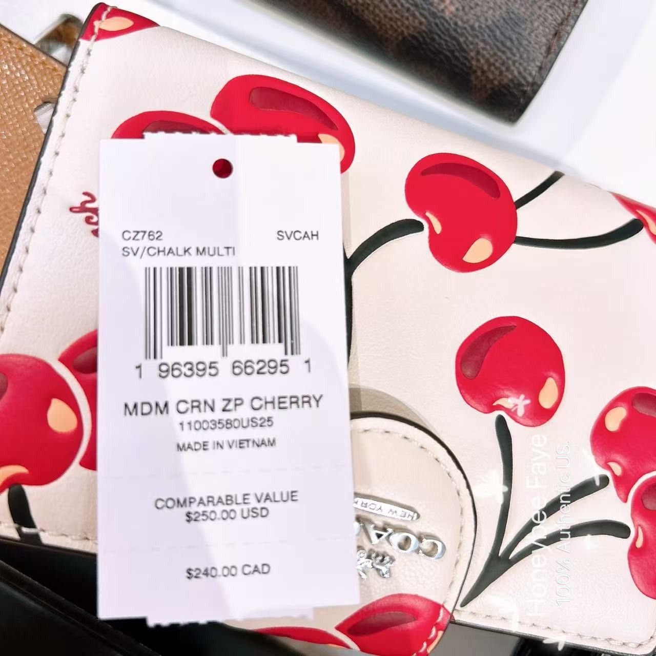 Coach 🍒 Medium Corner Zip Wallet With Cherry Print CZ762 Size ONE SIZE - 5 Thumbnail