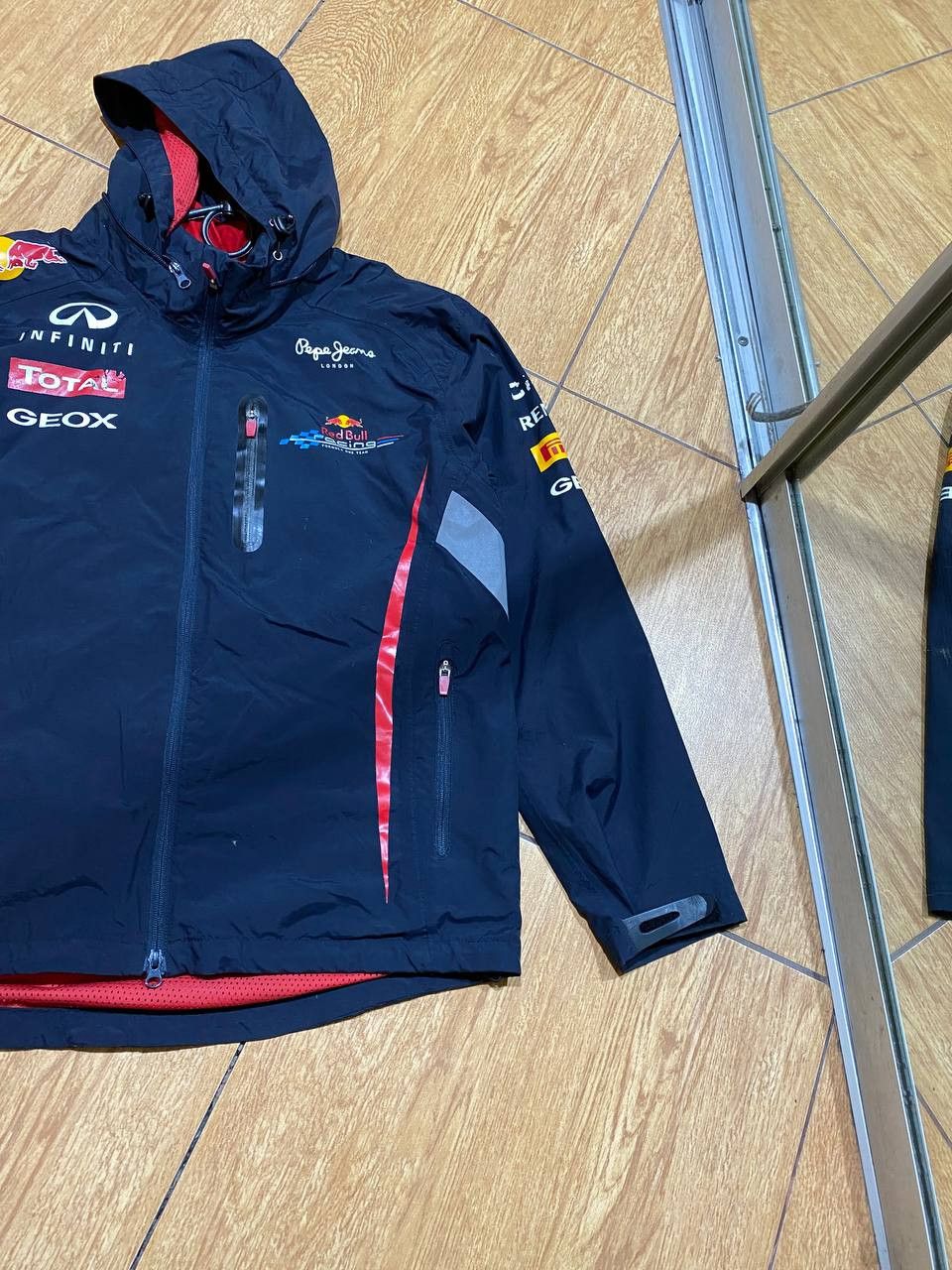 Red Bull Red Bull Vintage Racing F1/NASCAR Big Logo Y2K Jacket Size US S / EU 44-46 / 1 - 6 Thumbnail