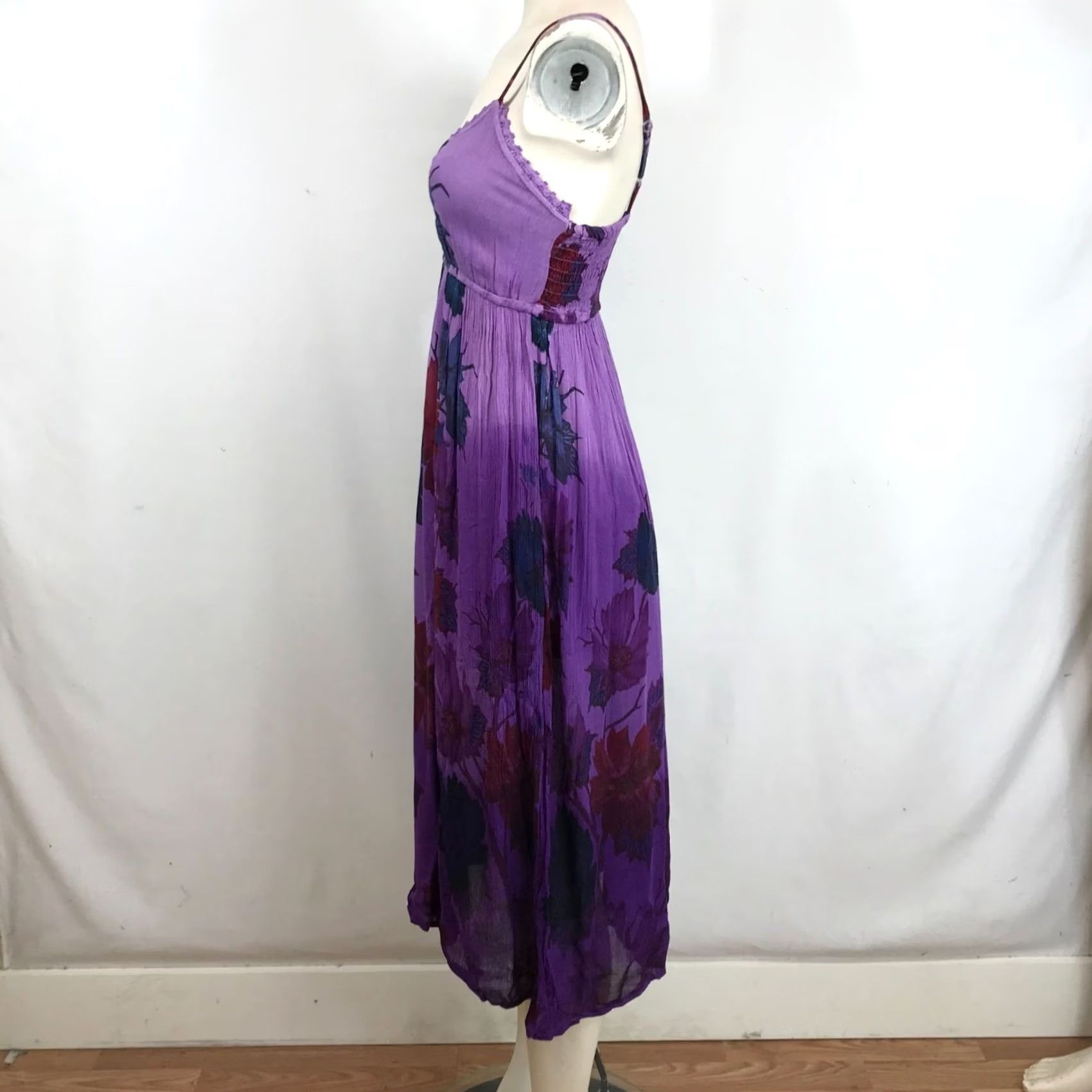 Vintage MKY - WOMEN'S S - PURPLE SPAGHETTI STRAP V NECK RAYON FLORAL MIDI DRESS Size S / US 4 / IT 40 - 6 Thumbnail