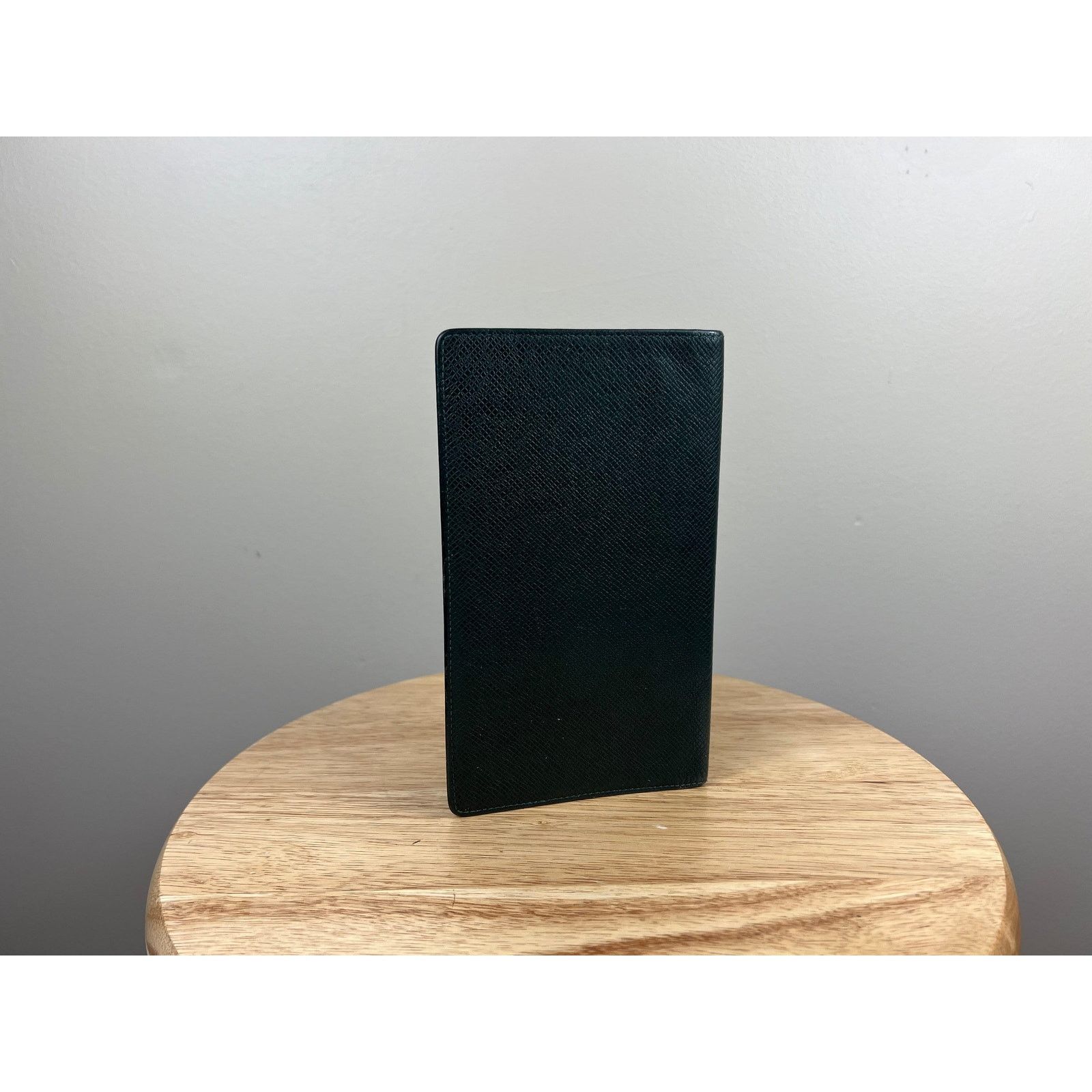 Louis Vuitton Authentic Louis Vuitton Check-book Wallet Epi Taiga Size ONE SIZE - 4 Thumbnail