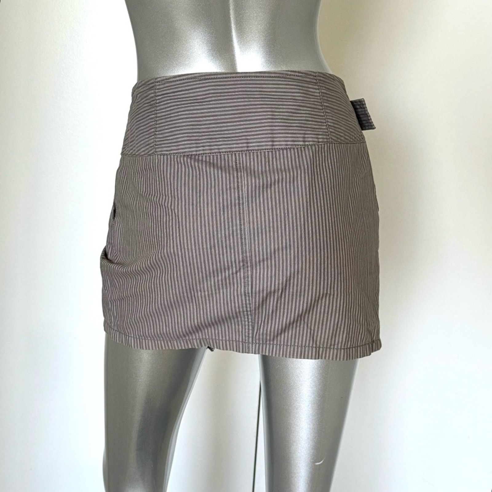 Armani Exchange ARMANI EXCHANGE Grey Mini Skirt, Size 0 Size 25" / US 0 / IT 36 - 2 Thumbnail