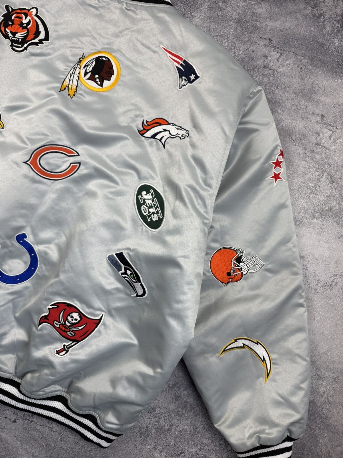 NFL Vintage NFL Reebok All Over Team Logo Patch Bomber Jacket Size US XXL / EU 58 / 5 - 15 Thumbnail