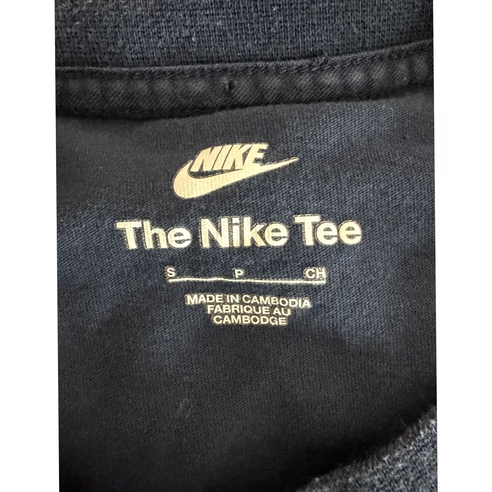 Nike Nike Men T-Shirt Short Sleeve The Nike Tee Size S Blue Graphic Print Logo Crew Neck Dri-Fit Cotton Blend Jersey Vintage No Size US S / EU 44-46 / 1 - 6 Thumbnail