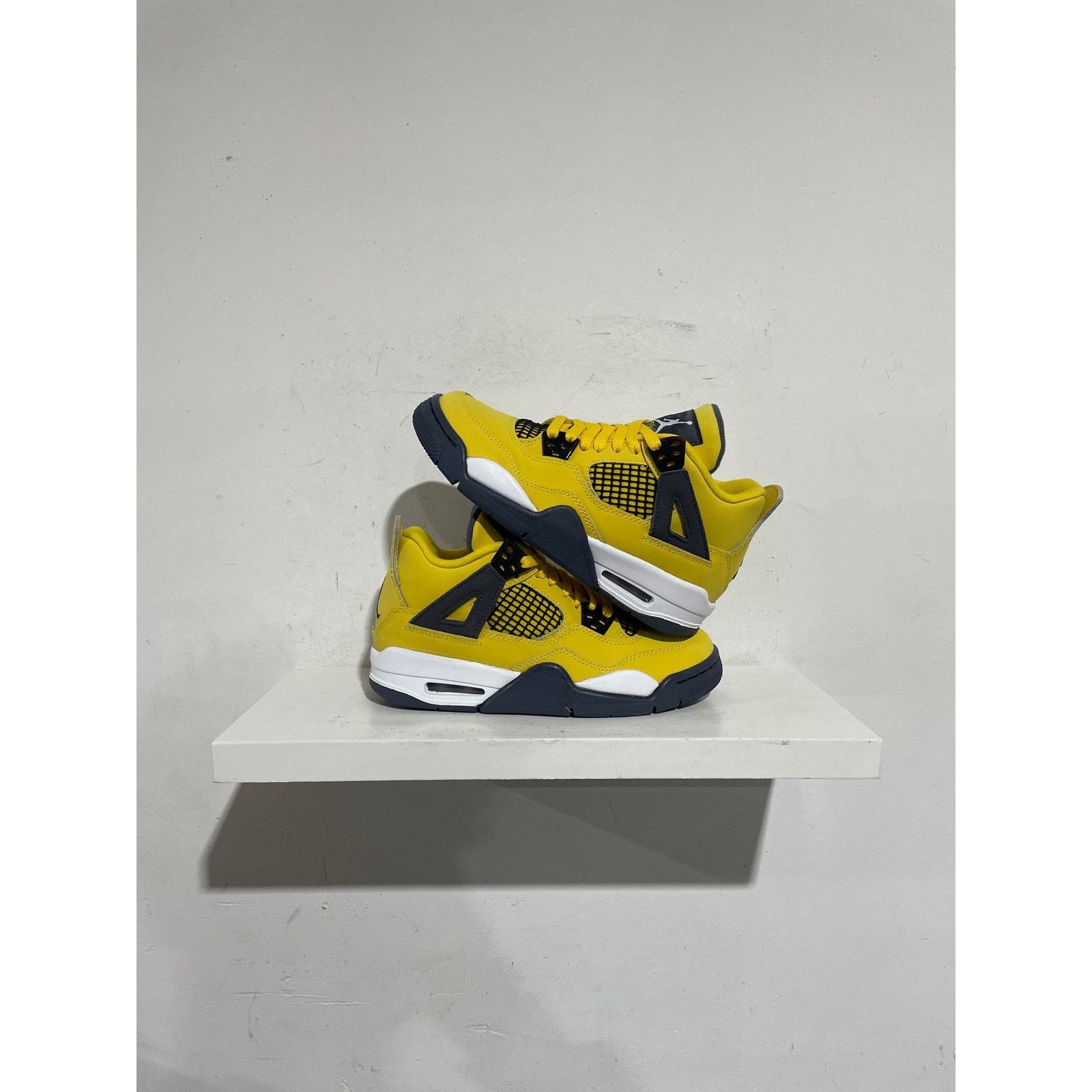 Nike JORDAN 4 RETRO LIGHTNING SIZE 3.5Y NEW Size US 5 / IT 35 - 1 Thumbnail