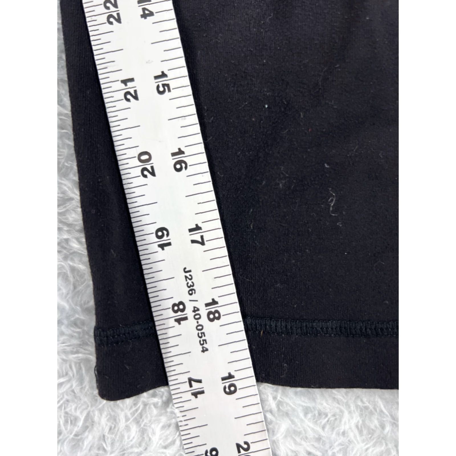 Lululemon Lululemon Pants Womens 6 Black Wunder Under Crop 20" ISSUES READ Cropped Leg Skinny Pockets Activewear Yoga Cross Training Dance Size 28" / US 6 / IT 42 - 7 Thumbnail