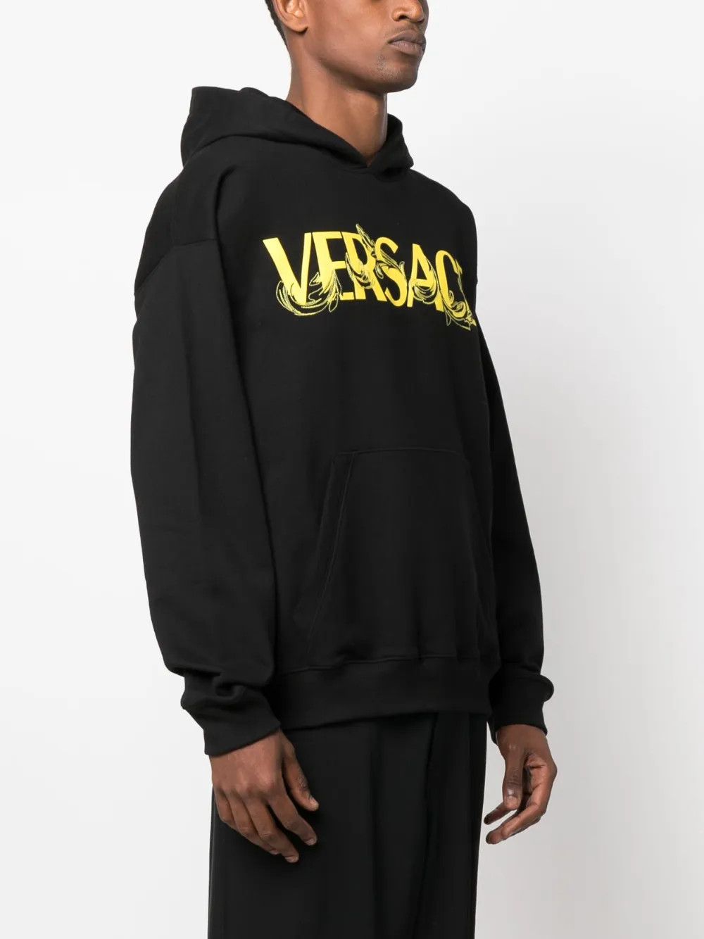 Versace o1y0525 Logo Hoodie in Black Size US L / EU 52-54 / 3 - 3 Thumbnail