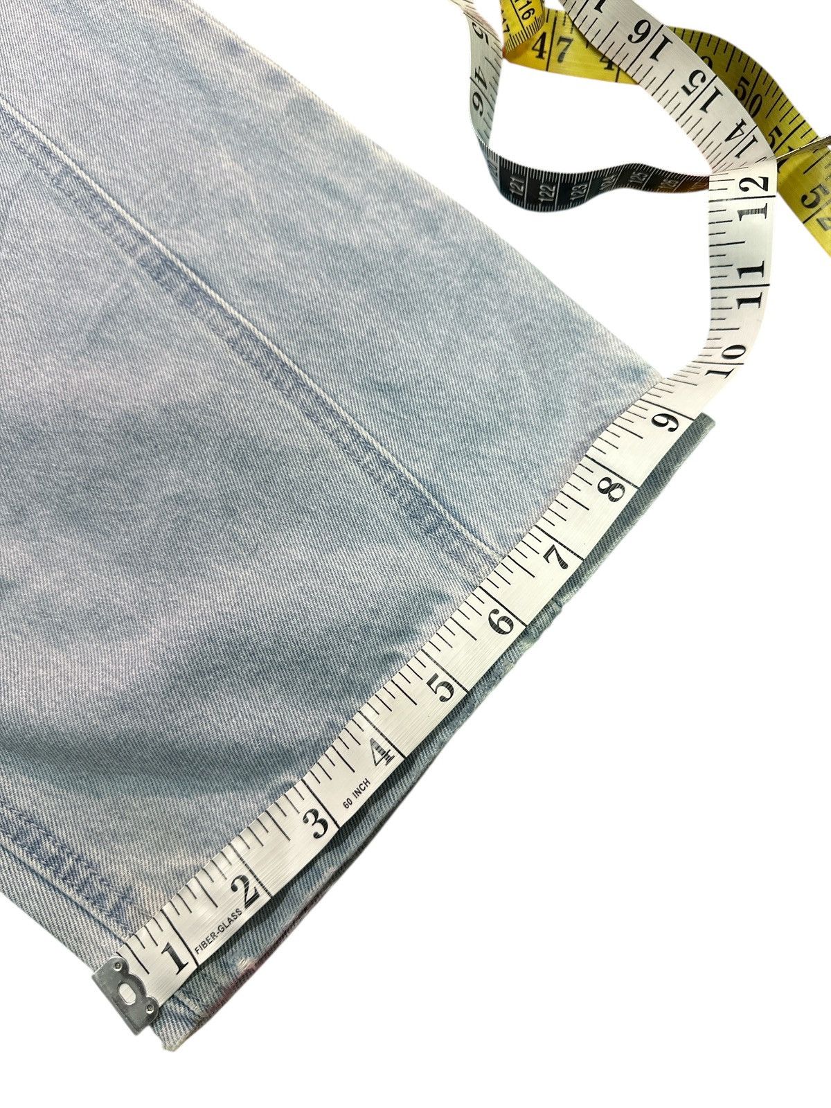 Le Grande Bleu (L.G.B.) Unbrand Light Washed Twist Legs. Size 28" / US 6 / IT 42 - 9 Thumbnail