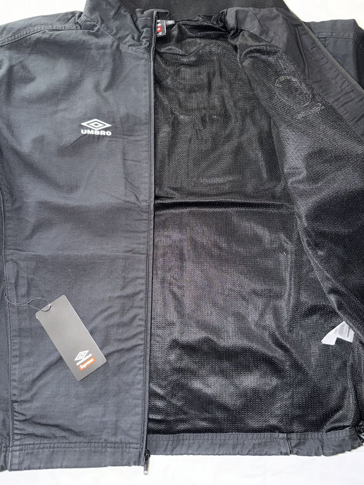Supreme × Umbro Supreme Umbro Cotton Ripstop TrackJacket (SS26) black medium Size US M / EU 48-50 / 2 - 10 Thumbnail