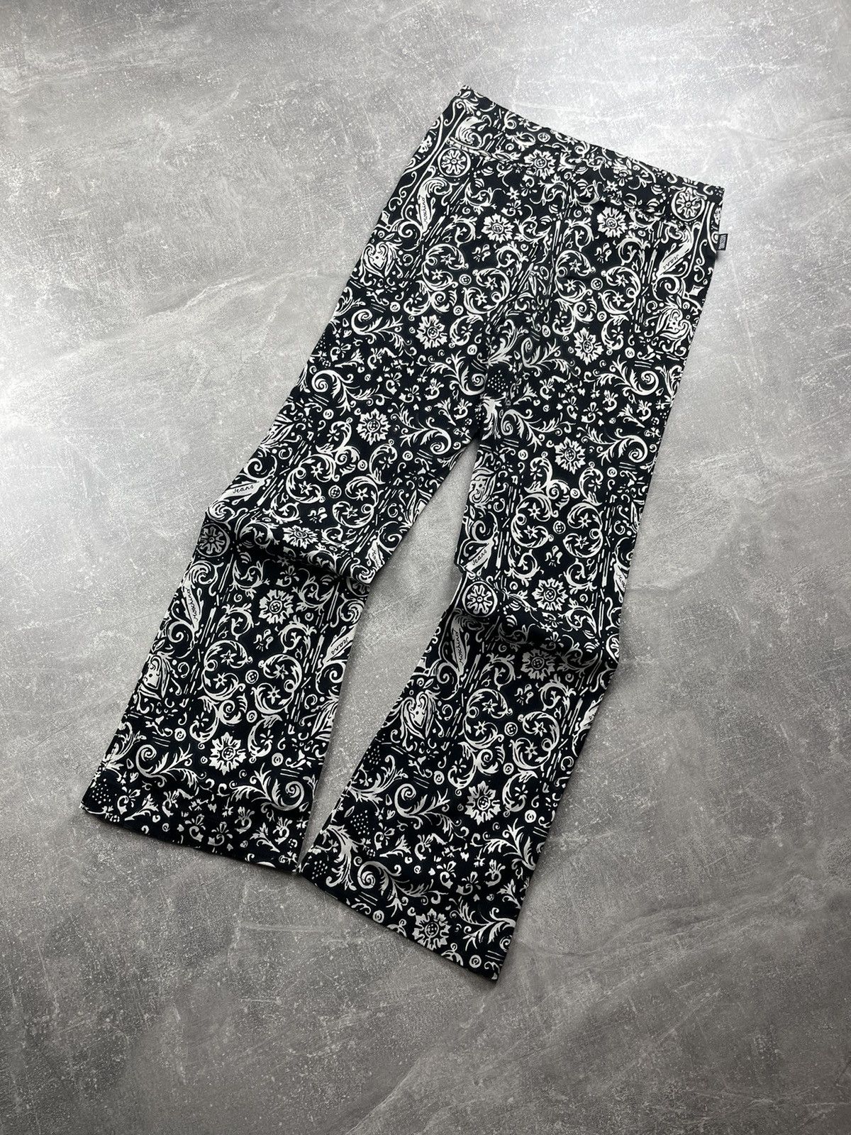 Moschino Moschino Jeans VNTG Paisley Print Flared Pants Black White Size 30" / US 8 / IT 44 - 7 Thumbnail