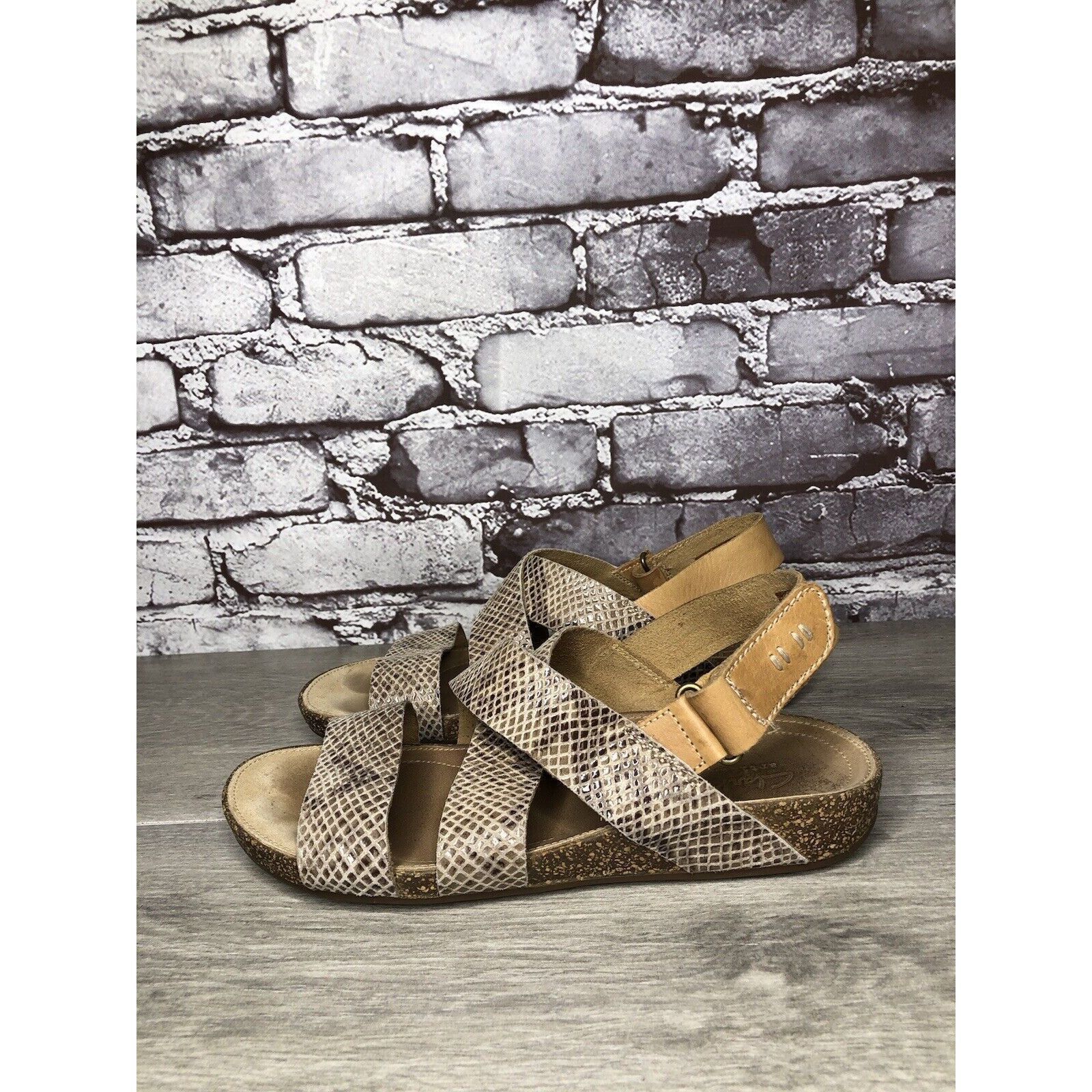 Clarks Clarks Artisan Taupe Snake Skin Print Ankle Strap Cork Wedge Size US 7.5 / IT 37.5 - 12 Thumbnail
