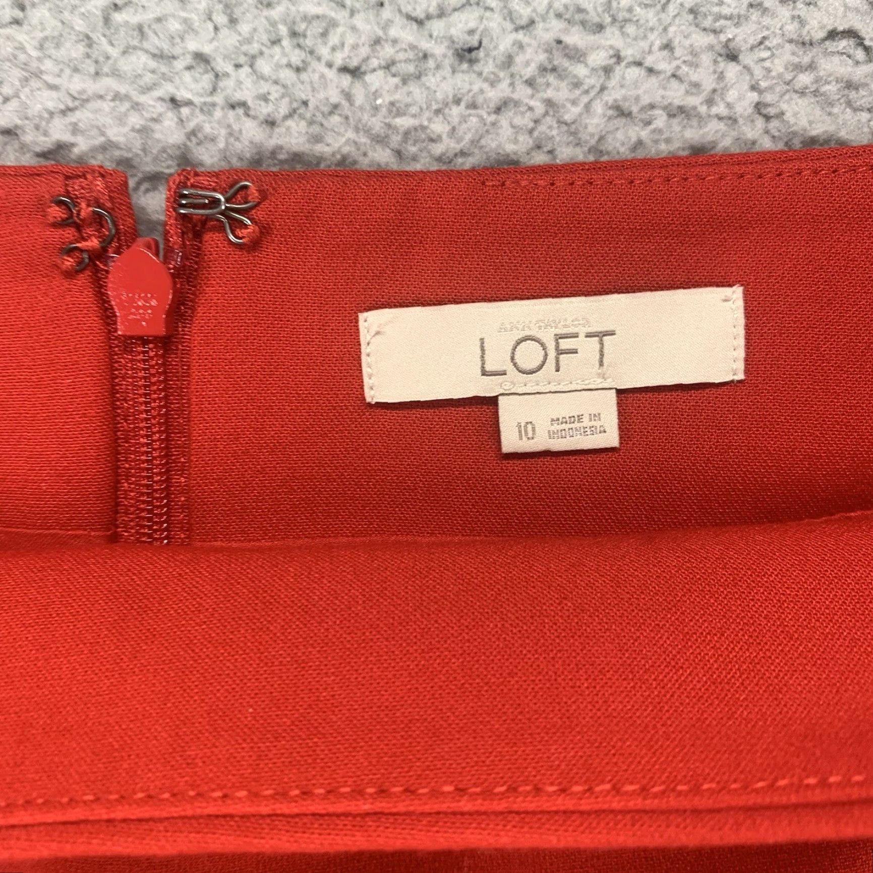 Loft LOFT Mini Skirt Womens 10 Red Medium Wash Zip Casual Spring Size 32" / US 10 / IT 46 - 3 Thumbnail