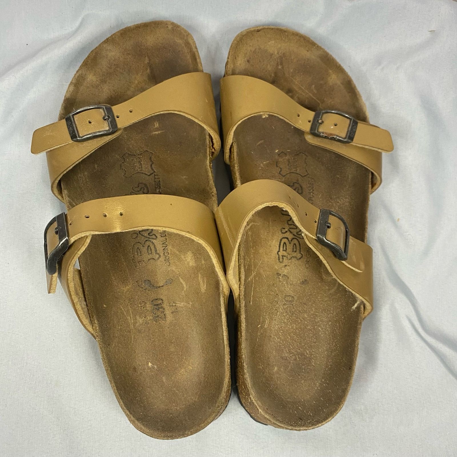 Birkenstock Birkenstock Birkis Gold Pebble Leather Soft Footbed Size 7 Size US 7 / IT 37 - 6 Thumbnail