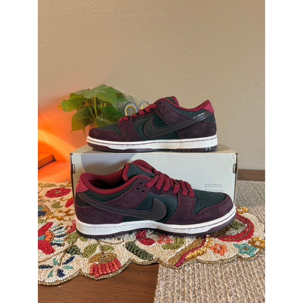 Nike Nike SB Dunk Low Riot Skateshop Mahogany Dark Beetroot Red Size US 8 / EU 41 - 2 Thumbnail