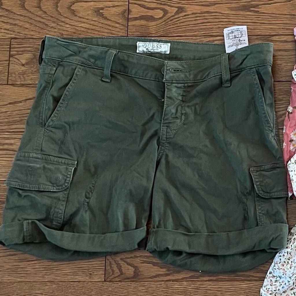 Guess Guess Women's Green Cargo Shorts Size 27" / US 4 / IT 40 - 1 Thumbnail