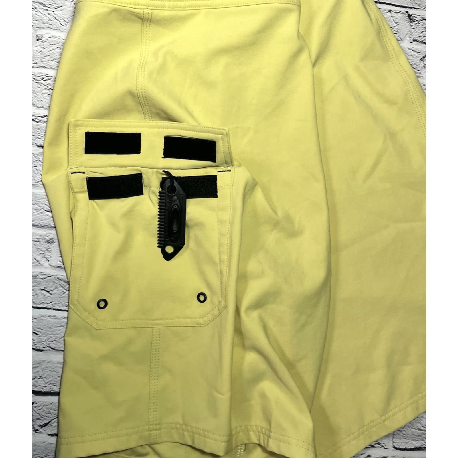 Oakley Oakley Men’s Boardshort Swim Trunks Board Shorts 34 Yellow Polyester Elastan Blended Fabric Drawstring Pockets Surfing Mens Size US 34 / EU 50 - 2 Thumbnail