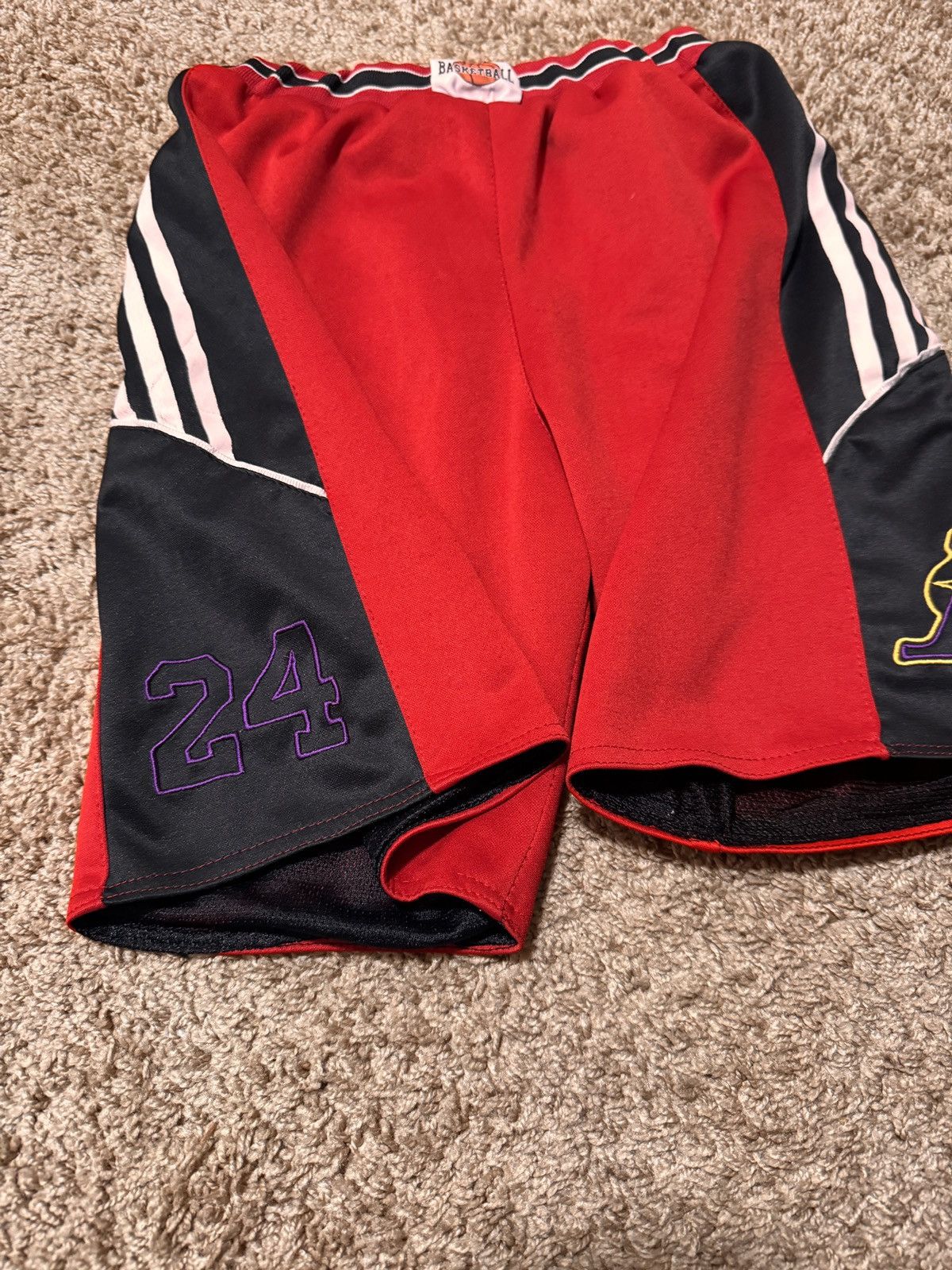 NBA Vintage Basketball shorts Lakers 24 Size US 32 / EU 48 - 2 Thumbnail