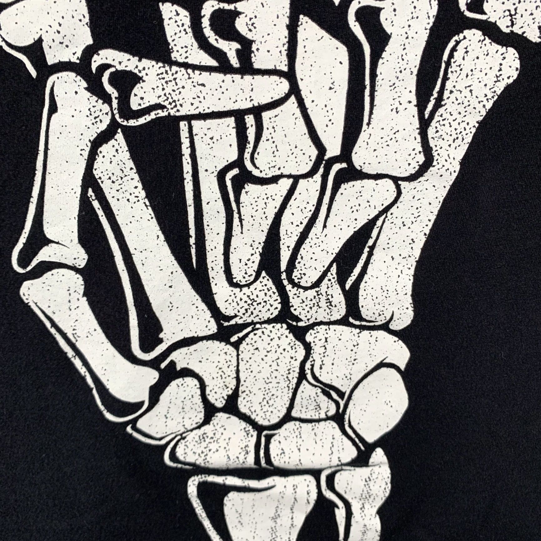 Vintage Women’s Cropped T-Shirt XXL Black Goth Punk Rock Metal Skeleton Hand Halloween Casual Size XXL / US 16-18 / IT 52-54 - 6 Thumbnail