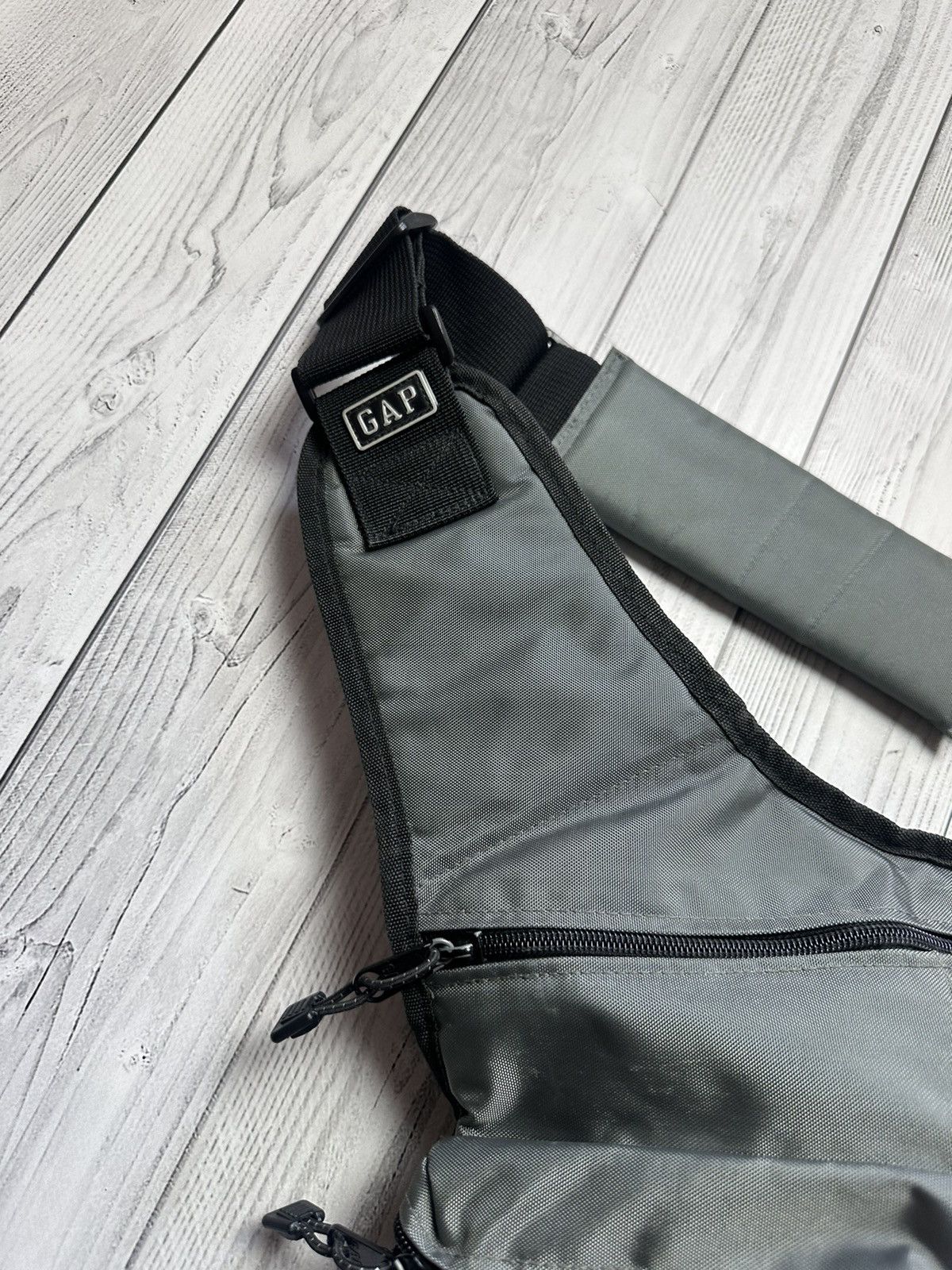 Gap × Vintage gap sling bag avant-garde multiple pocket rare Y2K Size ONE SIZE - 9 Thumbnail