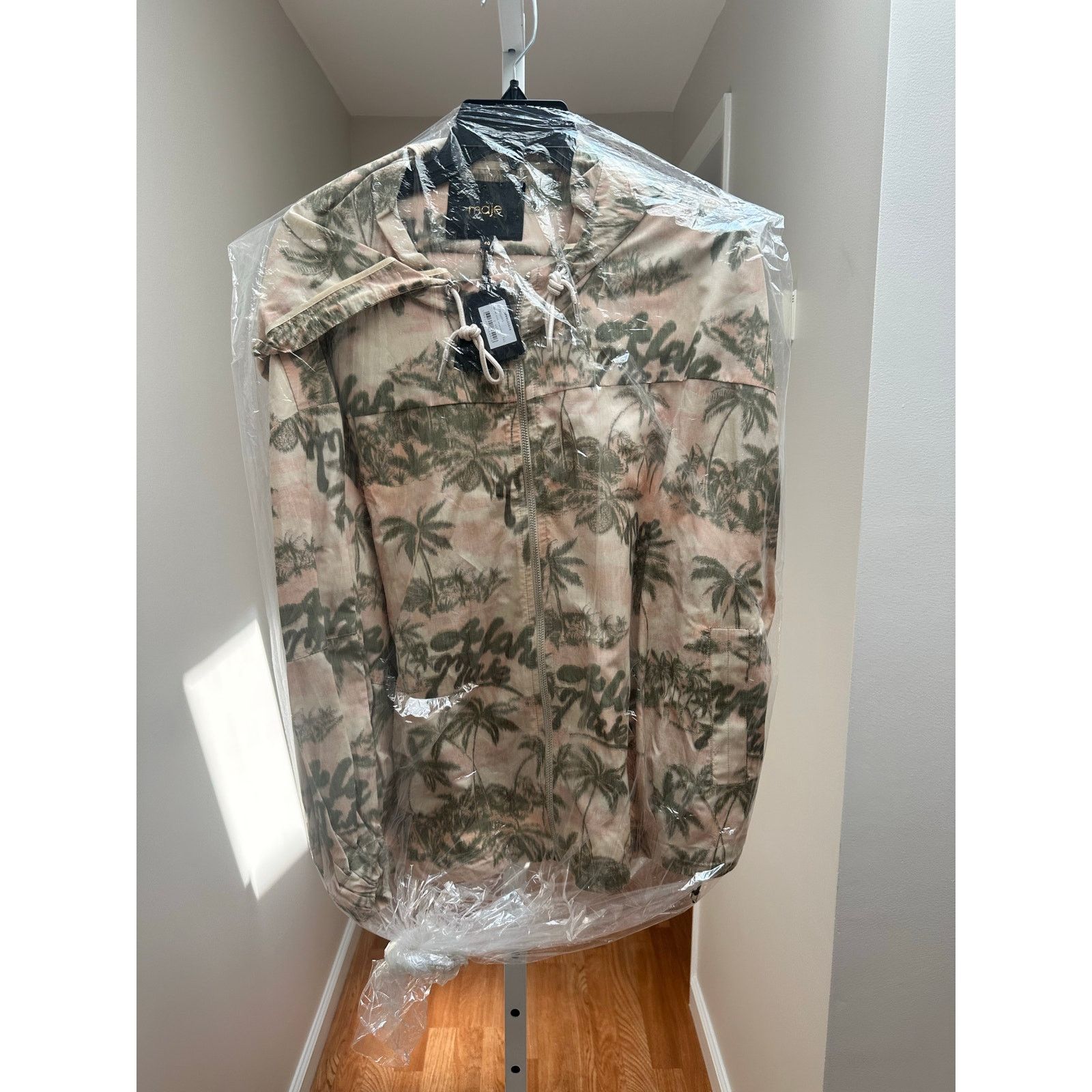 Maje NEW Maje Palm Tree Print Jacket size 40/ Large Size L / US 10 / IT 46 - 4 Thumbnail
