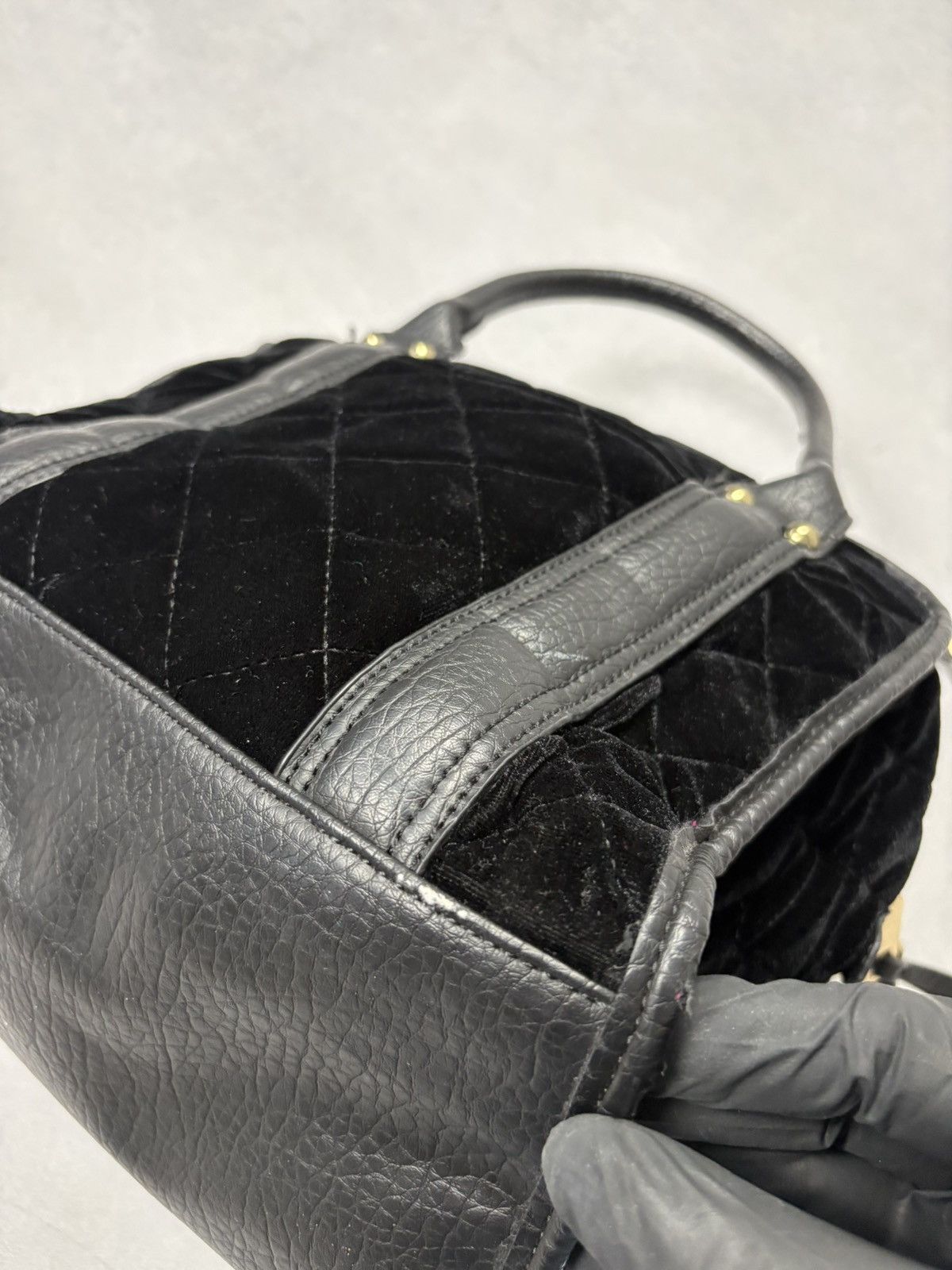 Juicy Couture Juicy Couture Vintage Velvet Heart Shoulder Crossbody Bag Size ONE SIZE - 7 Thumbnail