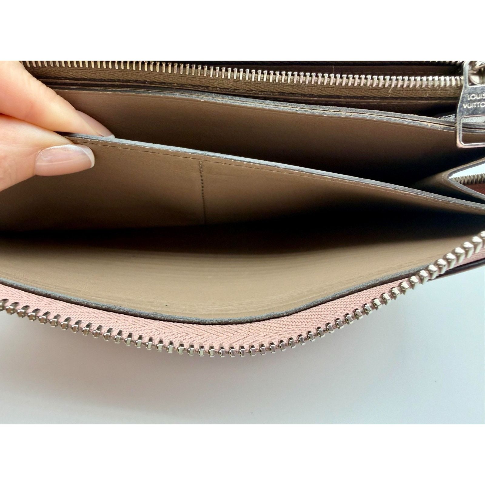 Louis Vuitton LOUIS VUITTON Comete Wallet Magnolia Leather Women's | COA Size ONE SIZE - 12 Thumbnail