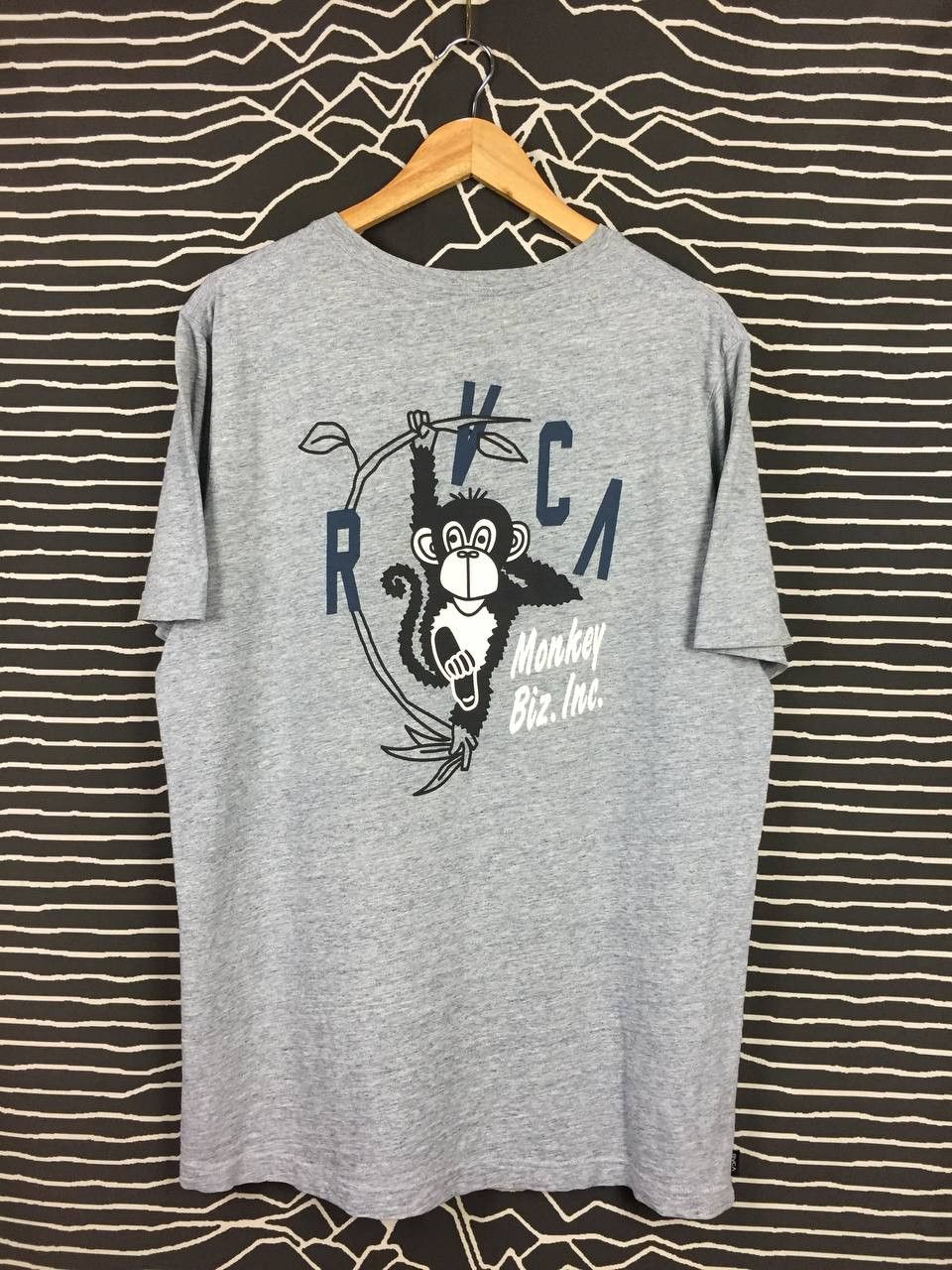 RVCA × Vintage RVCA Artis Network Program Monkey Biz.Inc. Graphic Tee Size US M / EU 48-50 / 2 - 2 Thumbnail