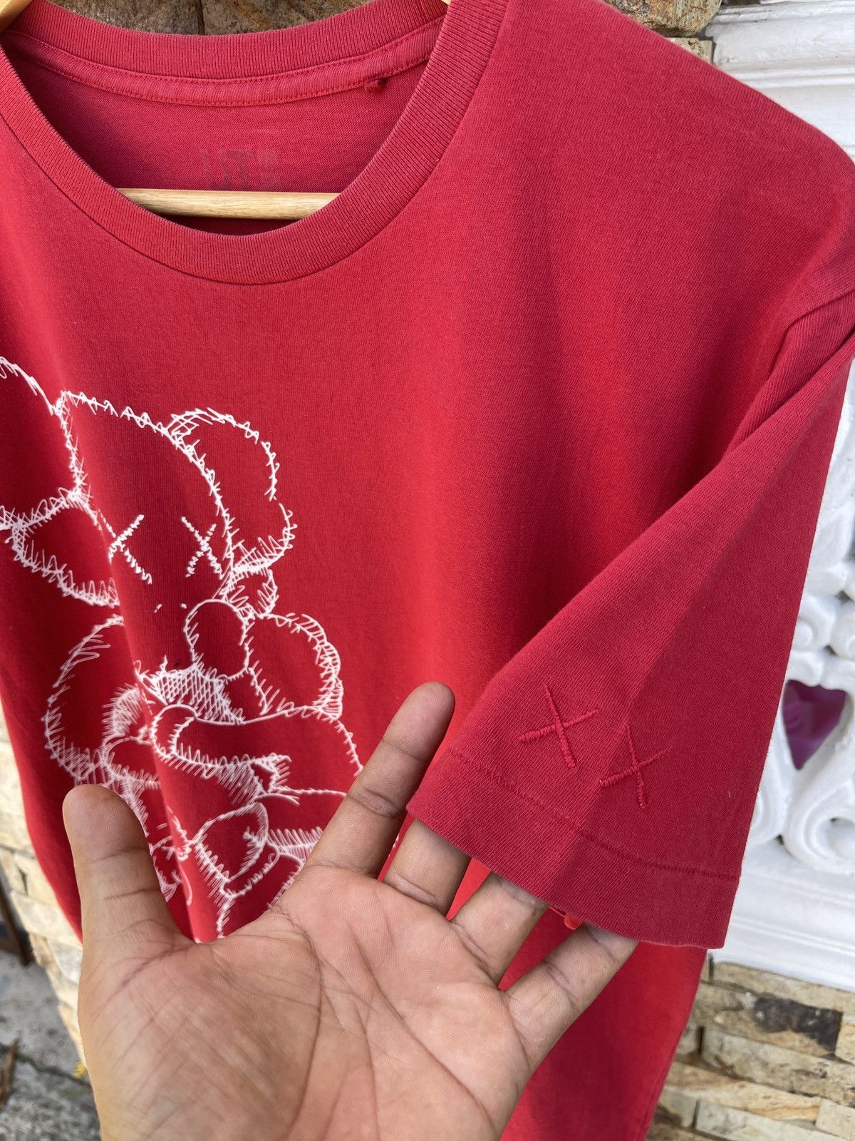 Kaws Last Drop🔥Rare🔥Kaws X Uniqlo T-Shirt Size US L / EU 52-54 / 3 - 4 Thumbnail