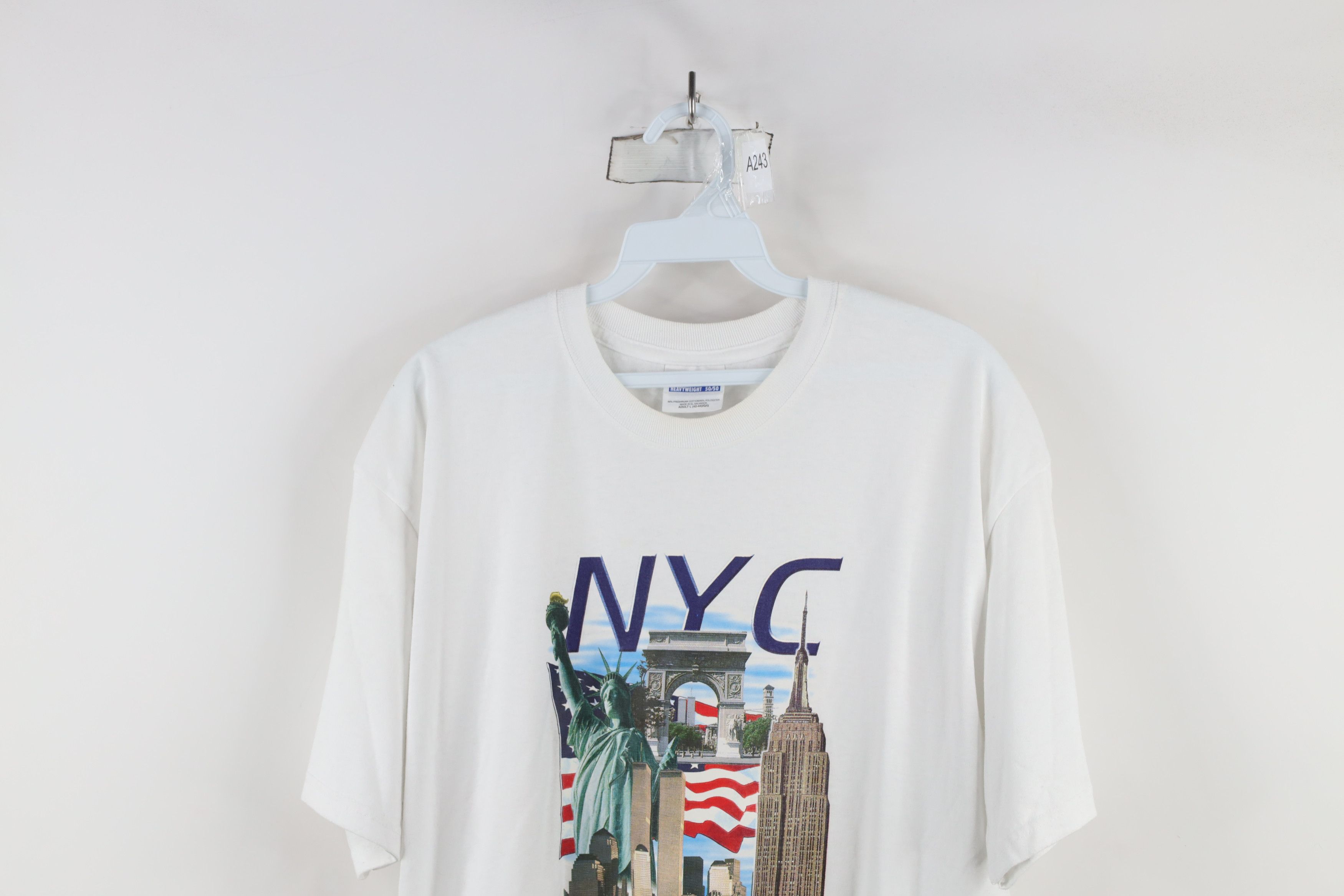 Vintage Vintage Y2K September 11 Center New York City T-Shirt Size US L / EU 52-54 / 3 - 2 Thumbnail