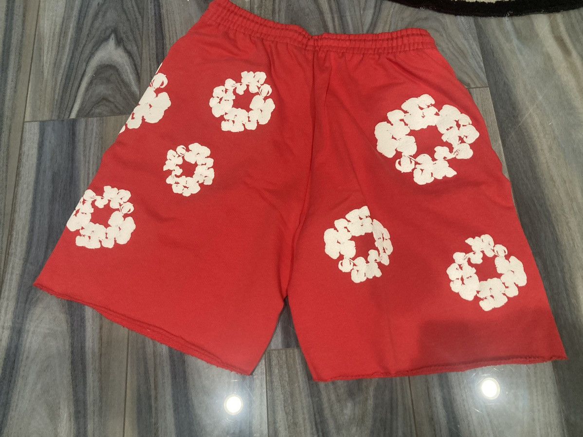 DENIM TEARS Denim tears cotton wreath sweat shorts red sz XL | Grailed