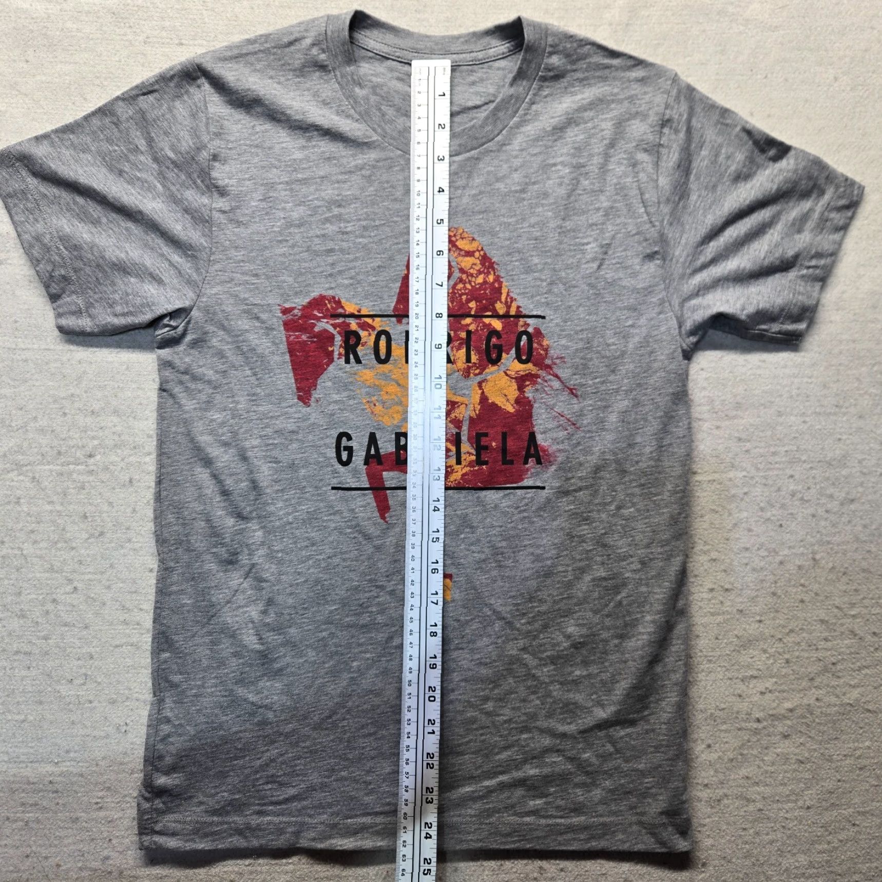 Vintage RODRIGO Y GABRIELA Concert Shirt Adult Small Gray T-Shirt 100% Cotton Graphic Tee Music Memorabilia Size US S / EU 44-46 / 1 - 6 Thumbnail