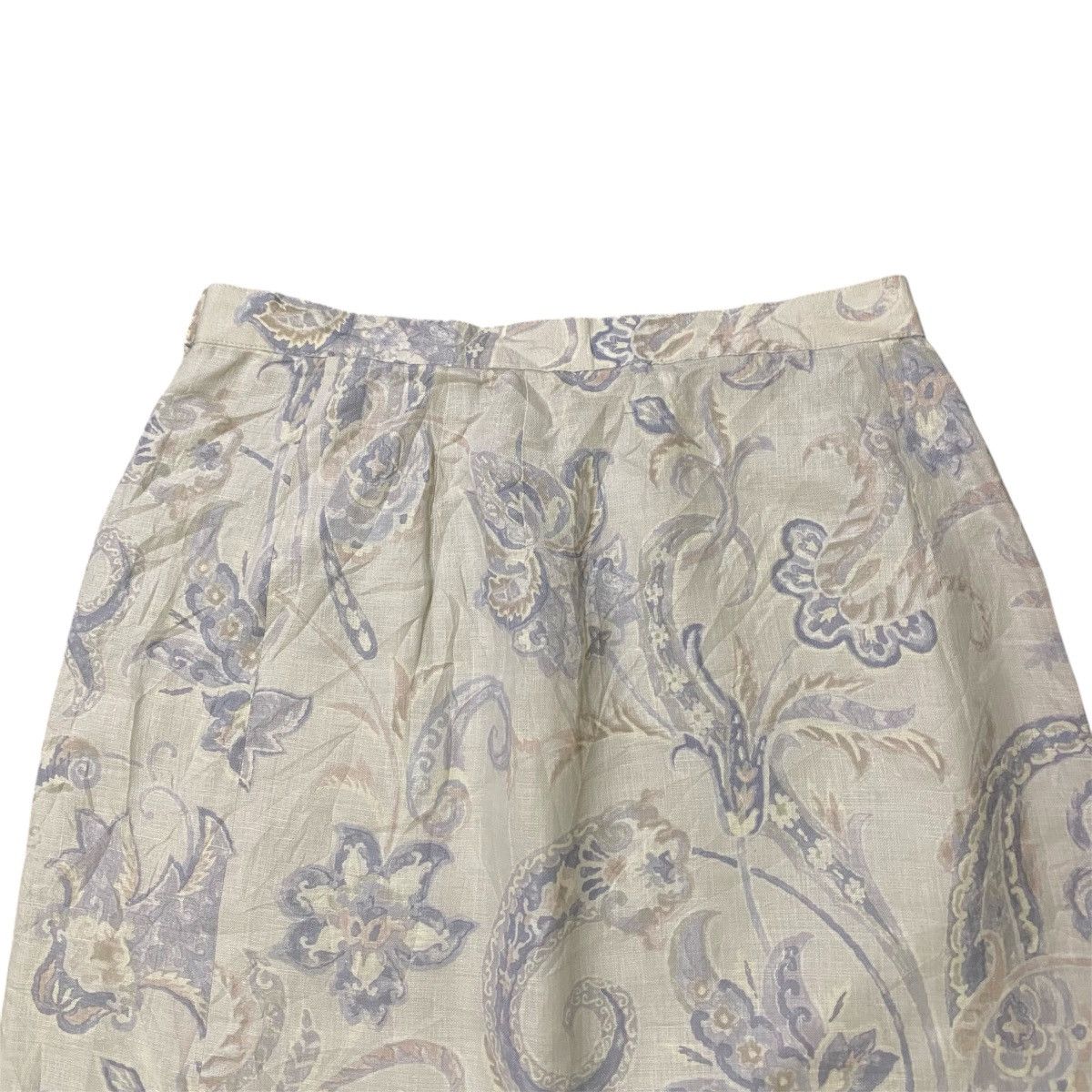 Burberry Vintage Burberry Floral Mini Skirt Made in Italy / Size 9 Size 26" / US 2 / IT 38 - 7 Thumbnail