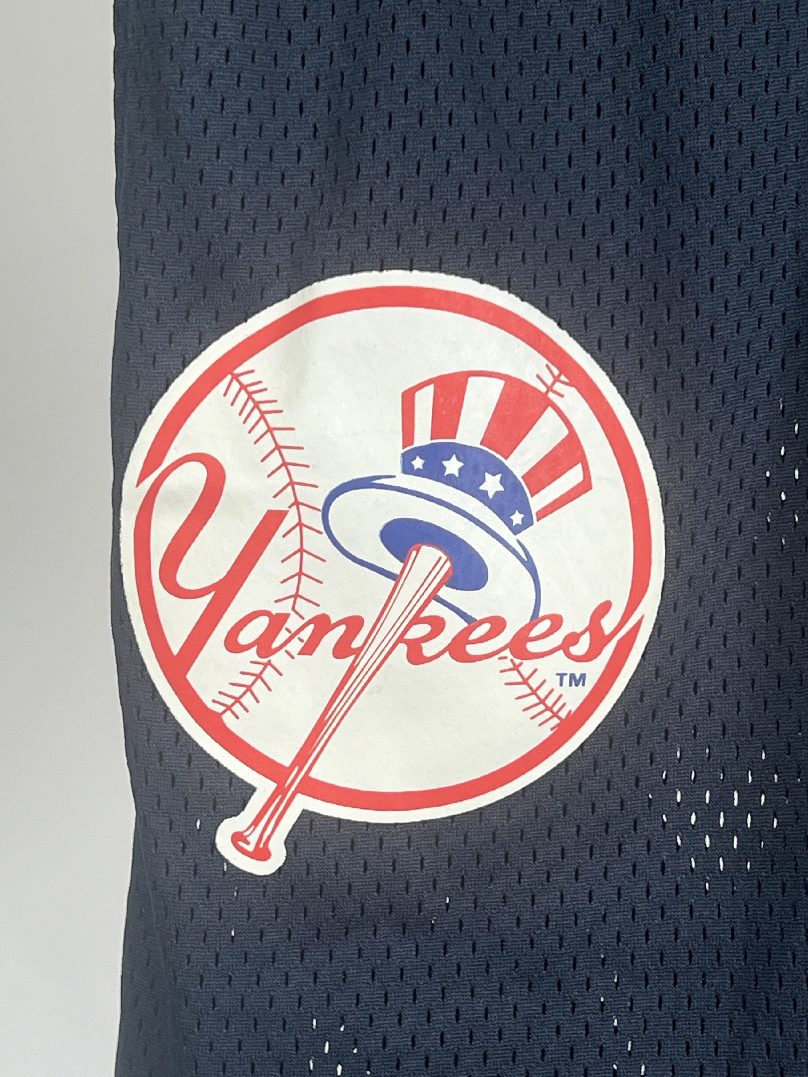 Eric Emanuel × New Era Brand New EE Basic Short New York Yankees Size M Size US 32 / EU 48 - 3 Thumbnail
