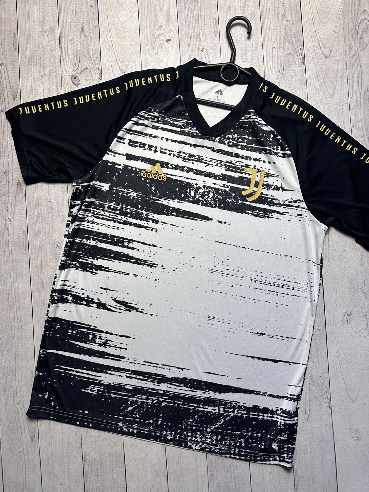 Adidas × Vintage Vintage Juventus soccer jersey size L Adidas Size US L / EU 52-54 / 3 - 2 Thumbnail