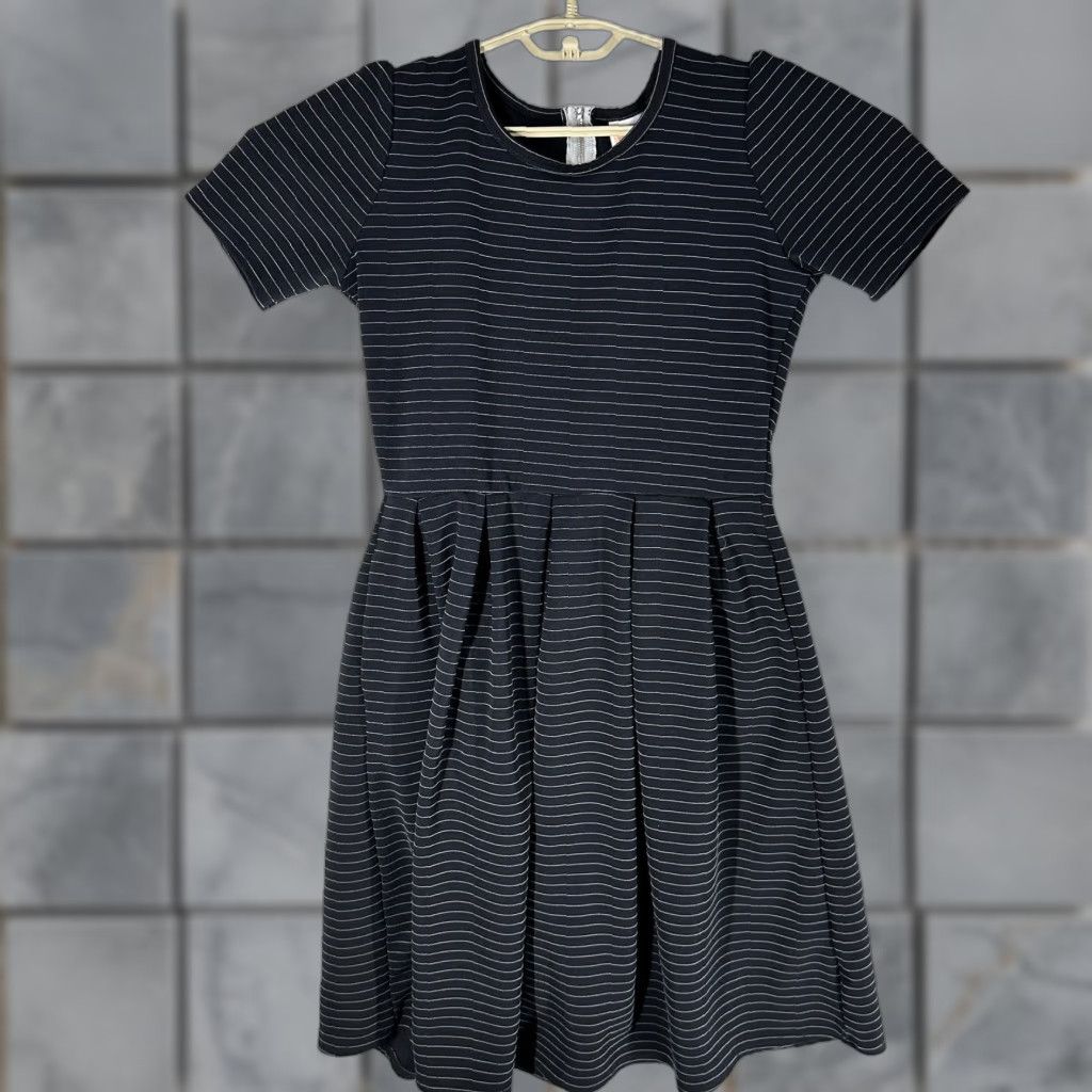 Vintage **LULAROE MIDSIDE BLACK WHITE STRIPED ZIP FIT FLARE L** User: **LULAROE MIDISIDE BLACK WHITE STRIPED SIZE L ZIP FIT FLARE** Size 36" / US 14 / IT 50 - 1 Thumbnail