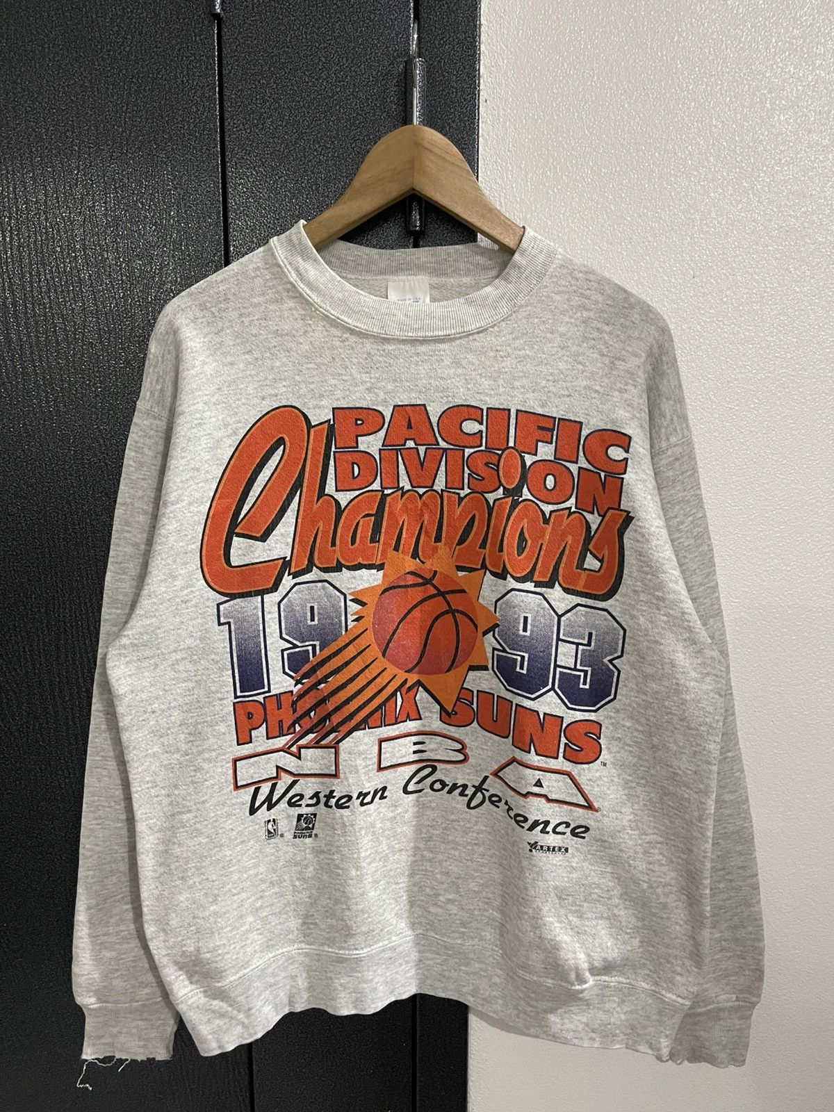 NBA Vintage 1993 Phoenix Suns NBA Pacific Division Champions Size US L / EU 52-54 / 3 - 1 Thumbnail
