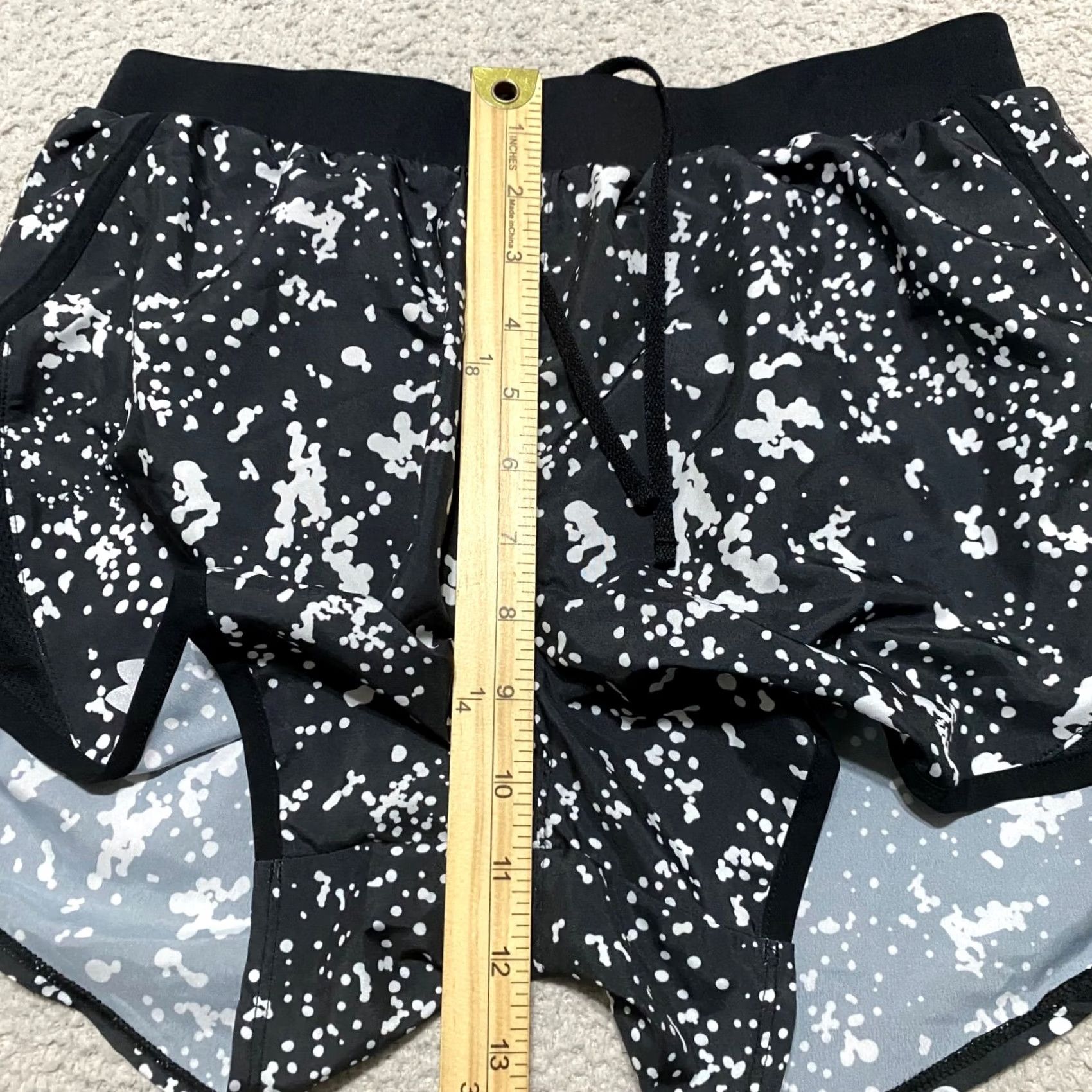 Under Armour Under Armour Womens Short Geometric Heatgear Lined Black 3 in Inseam S XS? Size 26" / US 2 / IT 38 - 5 Thumbnail